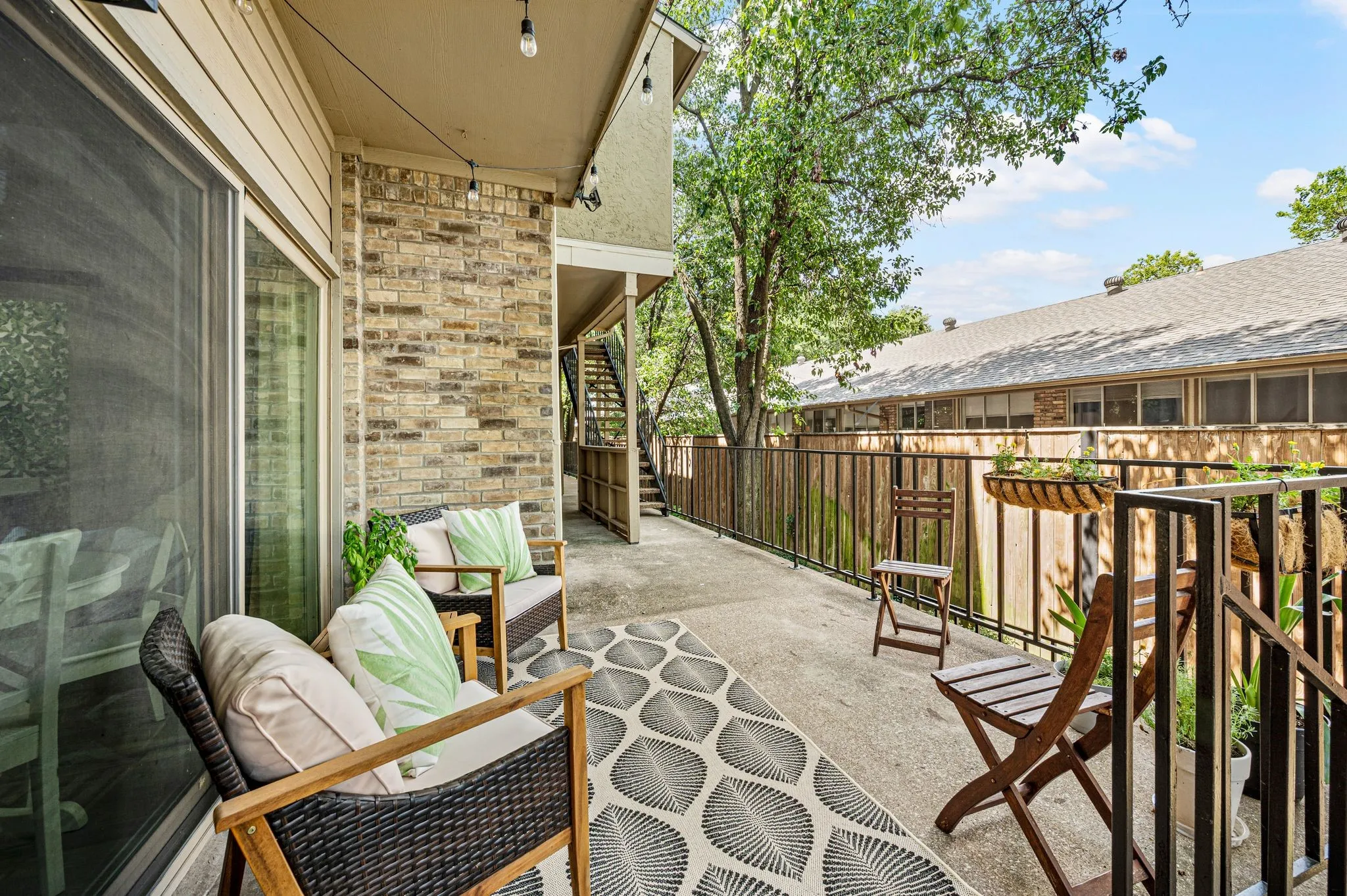 Condominium For Sale in Dallas County , 5740 Martel Avenue A13, Dallas, Texas 75206, 2 Bedroom, 2 Bathroom, Garage spaces, 925 Sqft, built in 1983, mls#21306946, Real Estate Agent in Dallas, Homes For Sale in Dallas county, Homes For Sale in Dallas, Realtor in Dallas Texas, Real Estate Brokerage Independent Realty Texas, Luminita Cordes Realtor