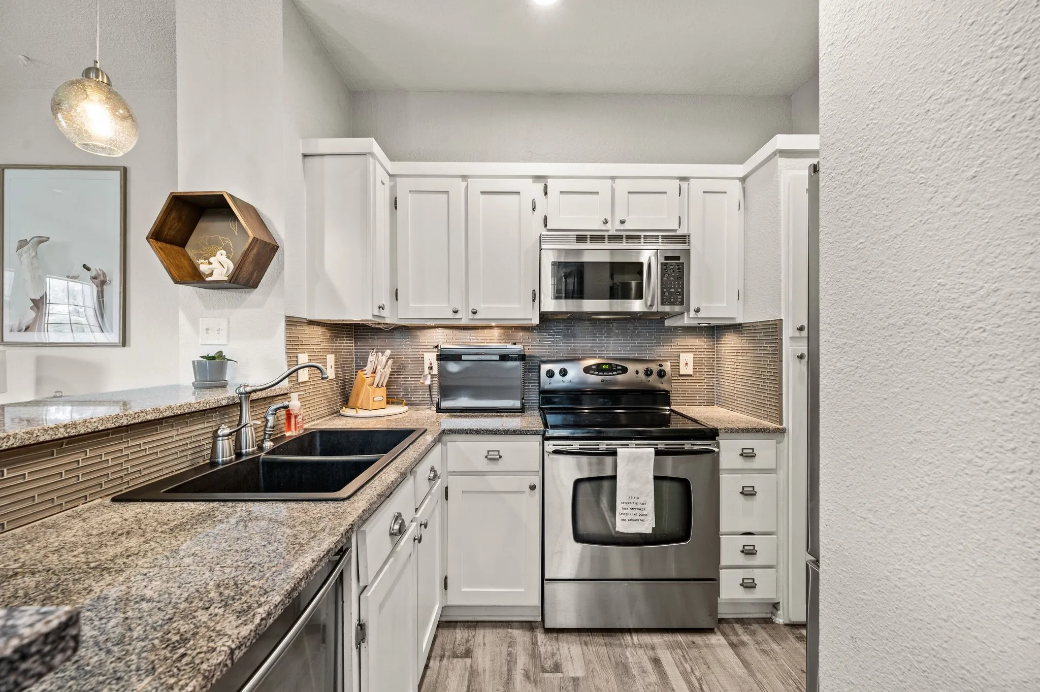 Condominium For Sale in Dallas County , 5740 Martel Avenue A13, Dallas, Texas 75206, 2 Bedroom, 2 Bathroom, Garage spaces, 925 Sqft, built in 1983, mls#21306946, Real Estate Agent in Dallas, Homes For Sale in Dallas county, Homes For Sale in Dallas, Realtor in Dallas Texas, Real Estate Brokerage Independent Realty Texas, Luminita Cordes Realtor