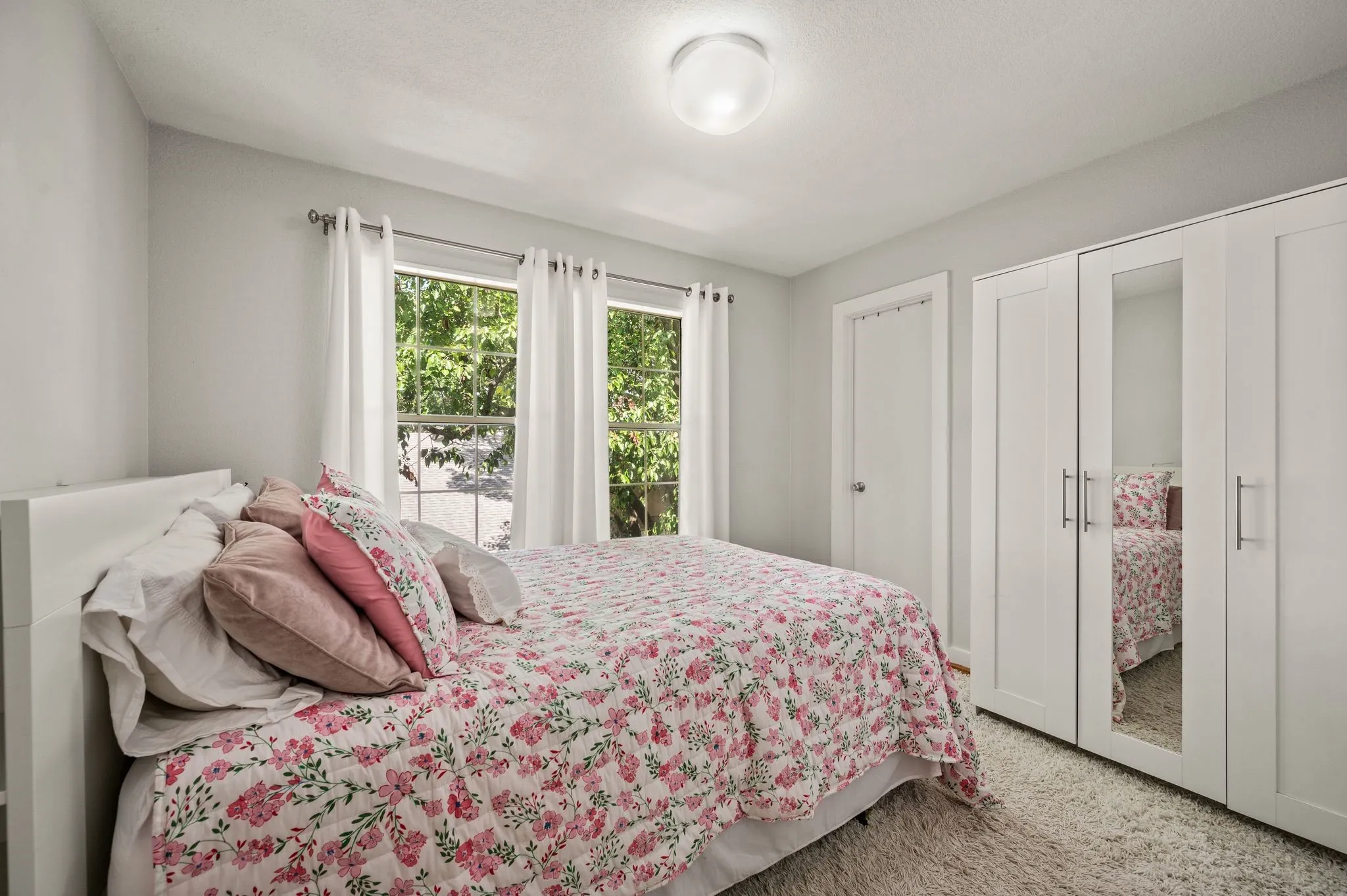 Condominium For Sale in Dallas County , 5740 Martel Avenue A13, Dallas, Texas 75206, 2 Bedroom, 2 Bathroom, Garage spaces, 925 Sqft, built in 1983, mls#21306946, Real Estate Agent in Dallas, Homes For Sale in Dallas county, Homes For Sale in Dallas, Realtor in Dallas Texas, Real Estate Brokerage Independent Realty Texas, Luminita Cordes Realtor