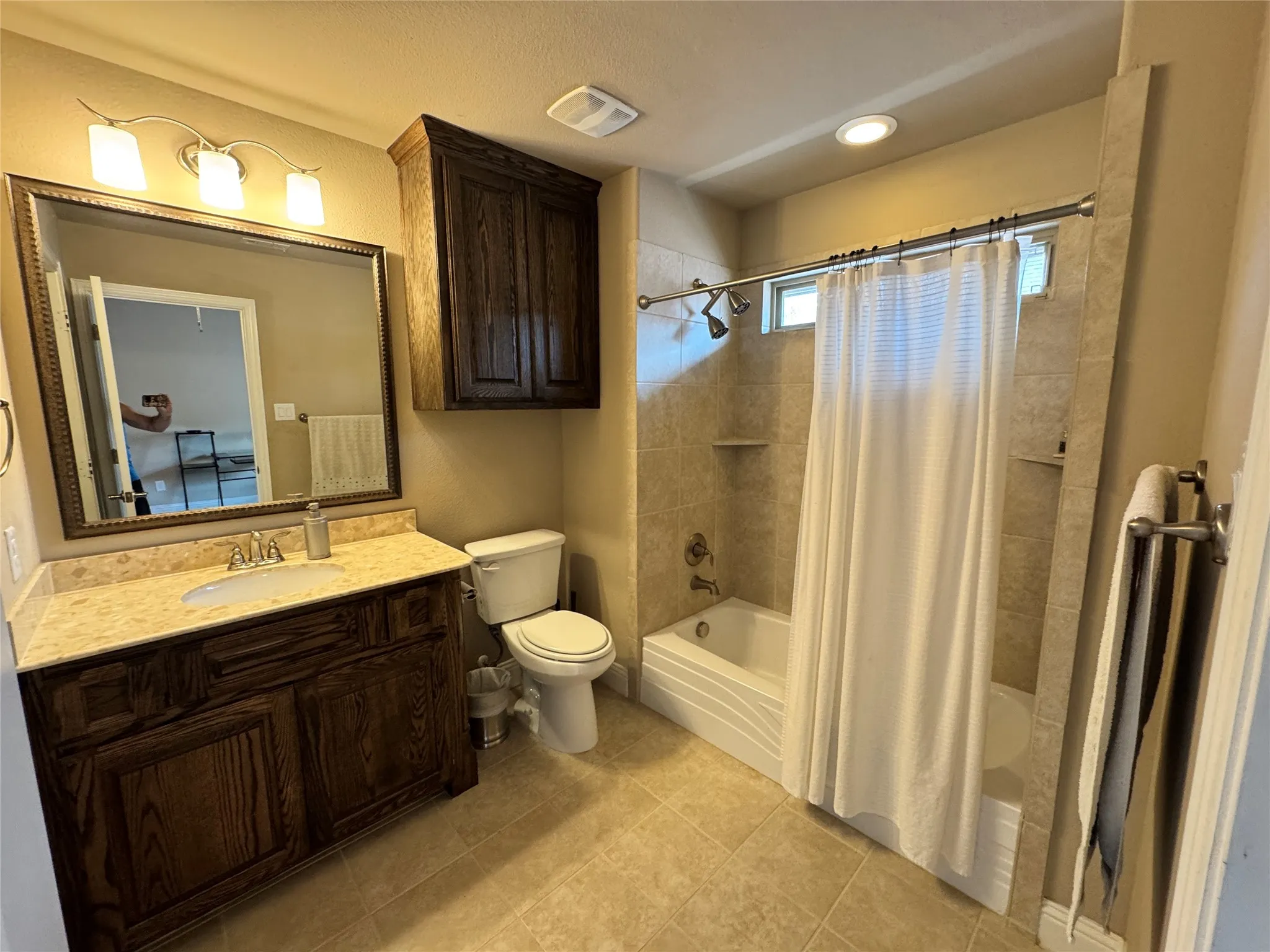 Bath #4 ensuite bed #4