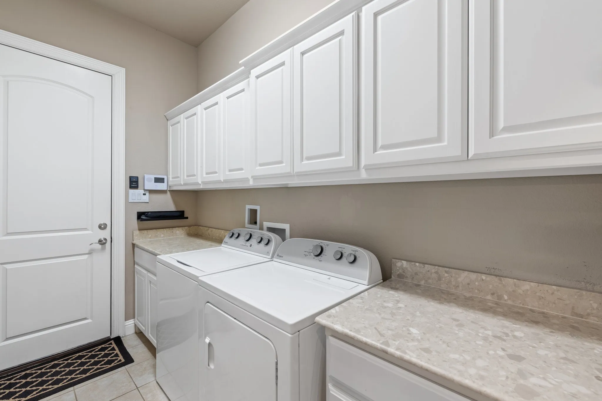 Single Family Residence For Sale in Tarrant County , 4711 Taylor Lane, Grapevine, Texas 76051, 4 Bedroom, 4 Bathroom, 2 Garage spaces, 3,047 Sqft, built in 2014, mls#21289791, Real Estate Agent in Grapevine, Homes For Sale in Tarrant county, Homes For Sale in Grapevine, Realtor in Grapevine Texas, Real Estate Brokerage Independent Realty Texas, Luminita Cordes Realtor