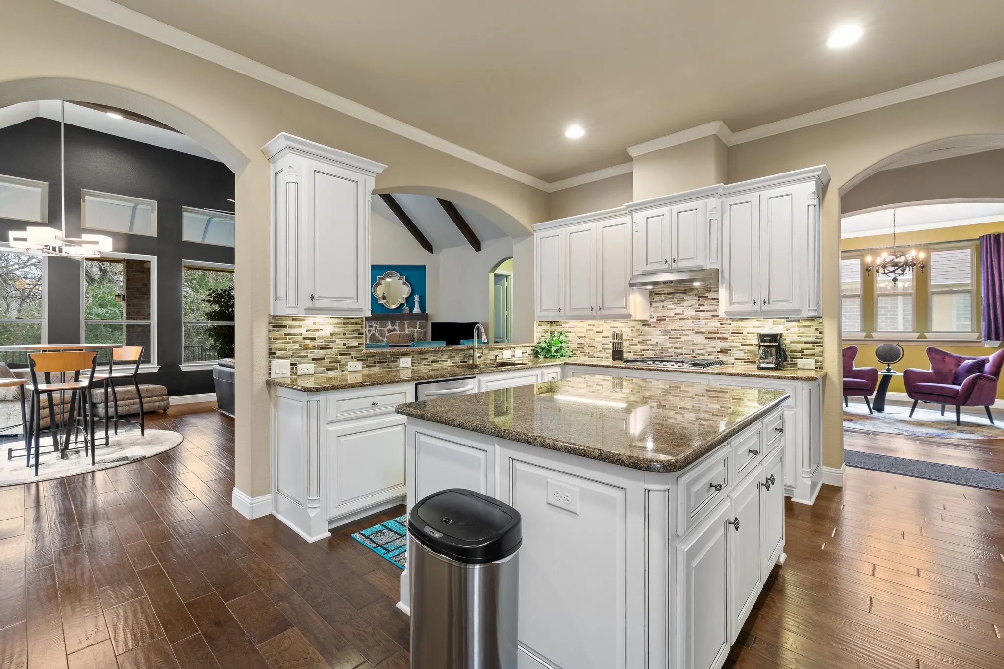 Single Family Residence For Sale in Tarrant County , 4711 Taylor Lane, Grapevine, Texas 76051, 4 Bedroom, 4 Bathroom, 2 Garage spaces, 3,047 Sqft, built in 2014, mls#21289791, Real Estate Agent in Grapevine, Homes For Sale in Tarrant county, Homes For Sale in Grapevine, Realtor in Grapevine Texas, Real Estate Brokerage Independent Realty Texas, Luminita Cordes Realtor