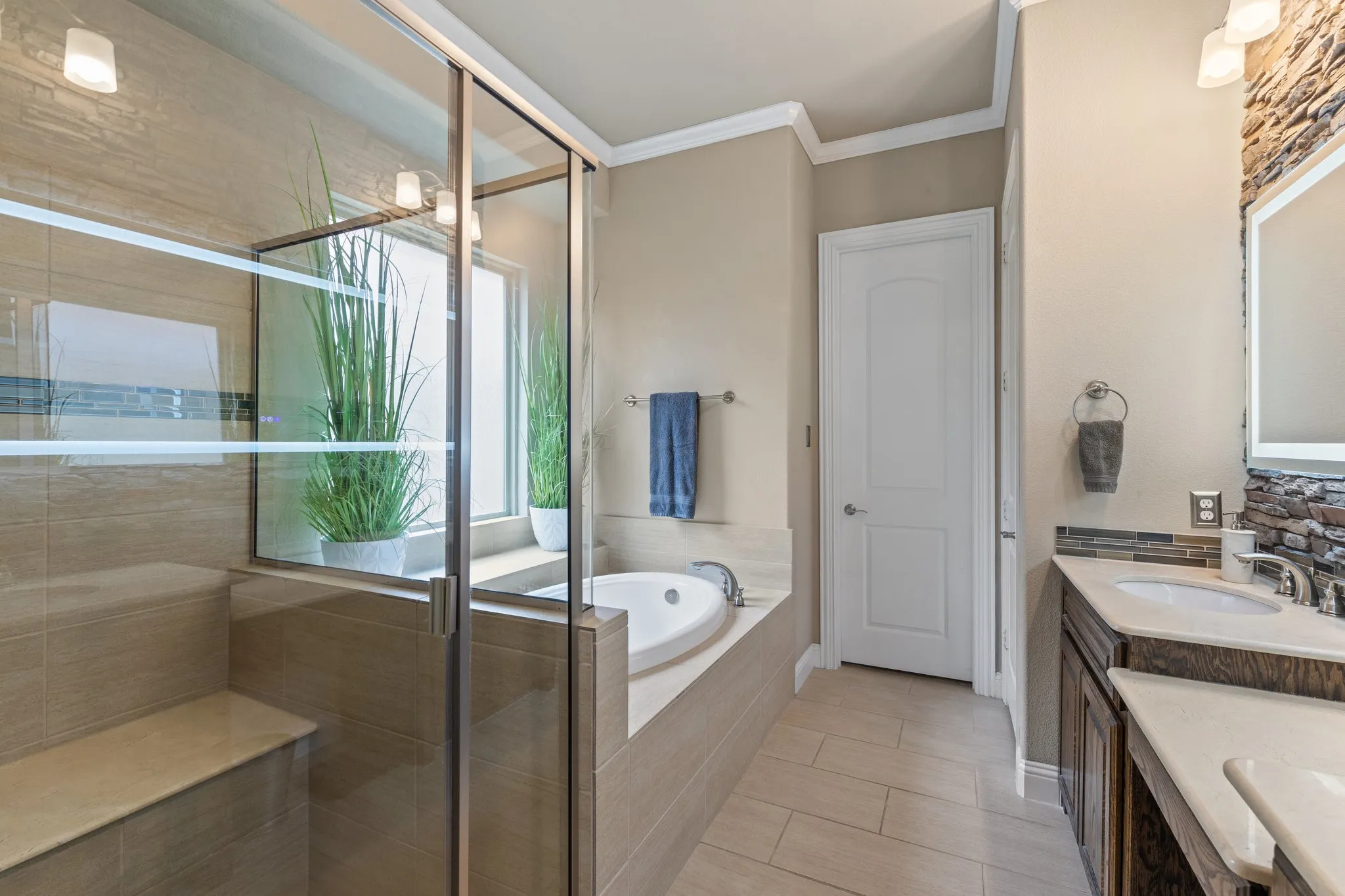 Separate tub/shower