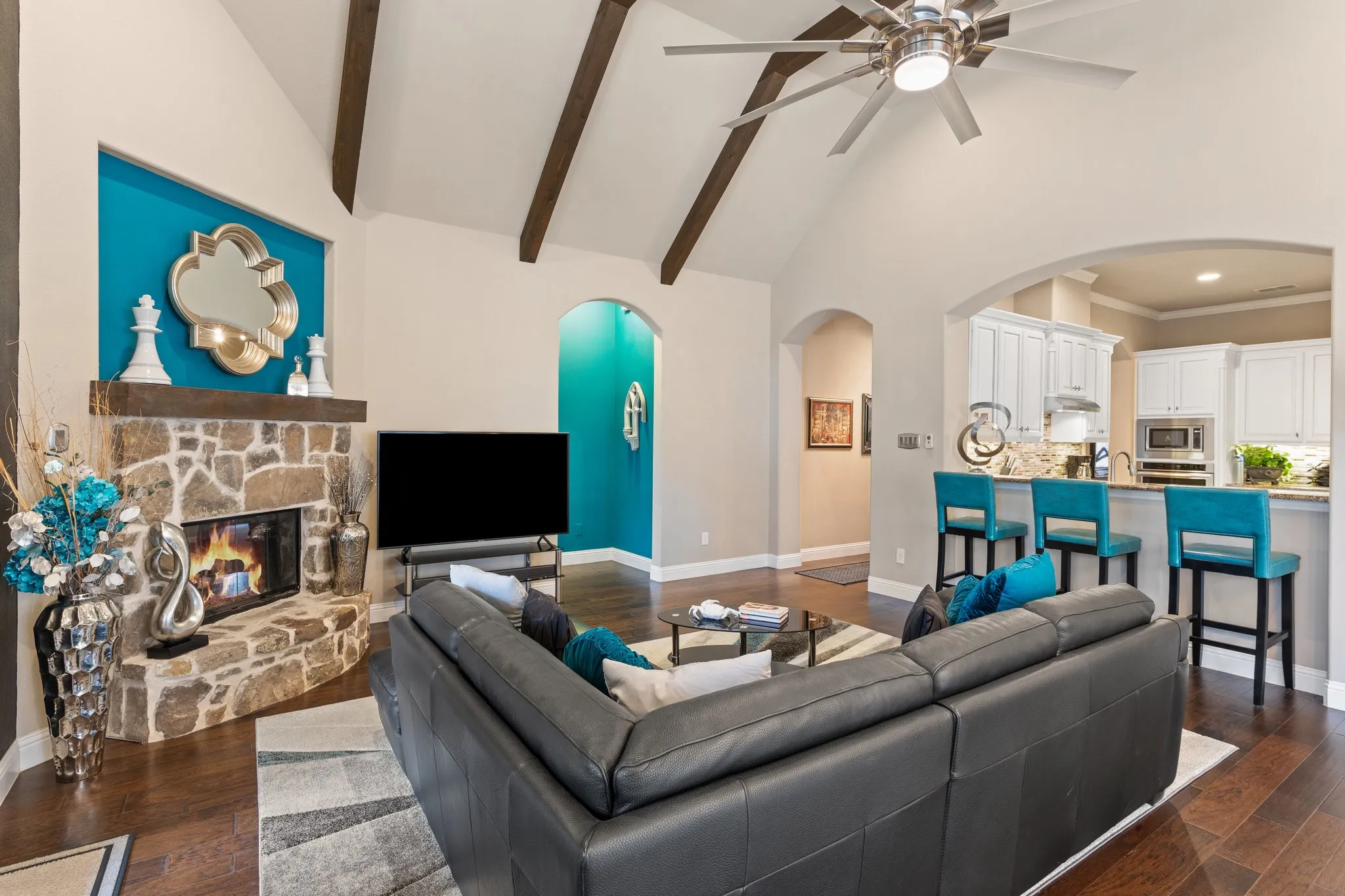 Single Family Residence For Sale in Tarrant County , 4711 Taylor Lane, Grapevine, Texas 76051, 4 Bedroom, 4 Bathroom, 2 Garage spaces, 3,047 Sqft, built in 2014, mls#21289791, Real Estate Agent in Grapevine, Homes For Sale in Tarrant county, Homes For Sale in Grapevine, Realtor in Grapevine Texas, Real Estate Brokerage Independent Realty Texas, Luminita Cordes Realtor