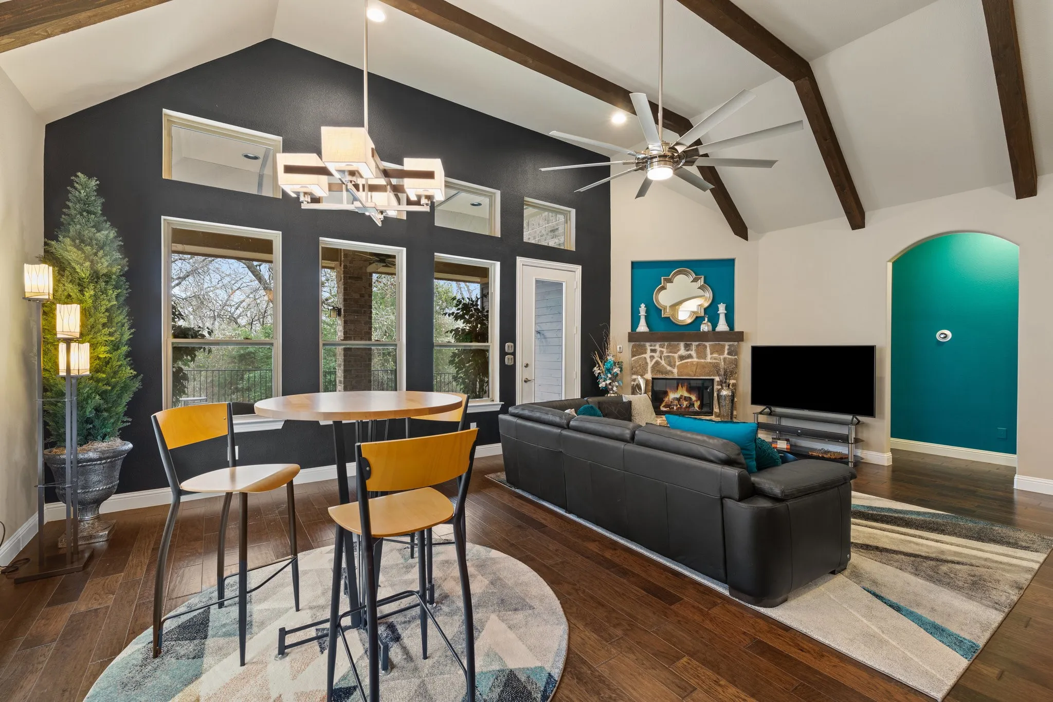 Single Family Residence For Sale in Tarrant County , 4711 Taylor Lane, Grapevine, Texas 76051, 4 Bedroom, 4 Bathroom, 2 Garage spaces, 3,047 Sqft, built in 2014, mls#21289791, Real Estate Agent in Grapevine, Homes For Sale in Tarrant county, Homes For Sale in Grapevine, Realtor in Grapevine Texas, Real Estate Brokerage Independent Realty Texas, Luminita Cordes Realtor