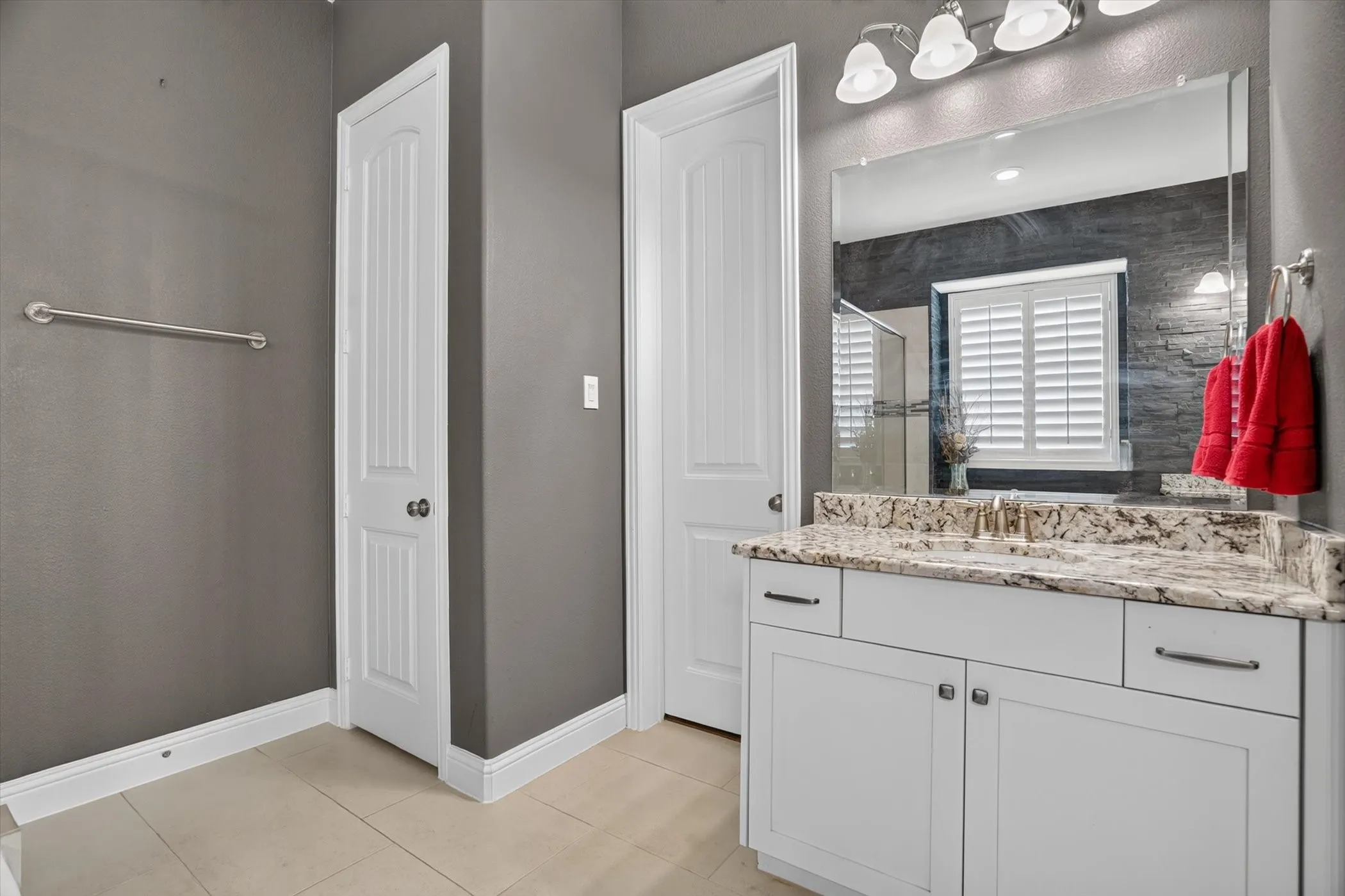 Single Family Residence For Sale in Denton County , 6627 Dolan Falls Dr, Argyle, Texas 76226, 5 Bedroom, 5 Bathroom, 3 Garage spaces, 4,240 Sqft, built in 2016, mls#21306331, Real Estate Agent in Argyle, Homes For Sale in Denton county, Homes For Sale in Argyle, Realtor in Argyle Texas, Real Estate Brokerage Independent Realty Texas, Luminita Cordes Realtor