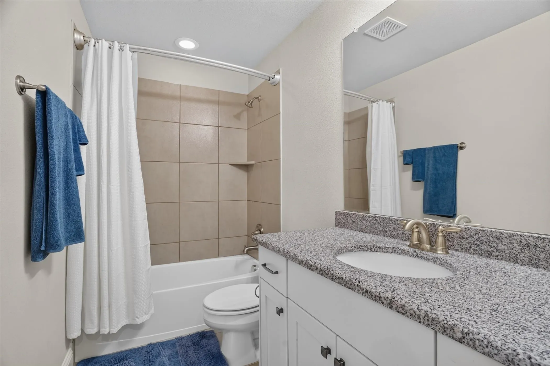 Single Family Residence For Sale in Denton County , 6627 Dolan Falls Dr, Argyle, Texas 76226, 5 Bedroom, 5 Bathroom, 3 Garage spaces, 4,240 Sqft, built in 2016, mls#21306331, Real Estate Agent in Argyle, Homes For Sale in Denton county, Homes For Sale in Argyle, Realtor in Argyle Texas, Real Estate Brokerage Independent Realty Texas, Luminita Cordes Realtor