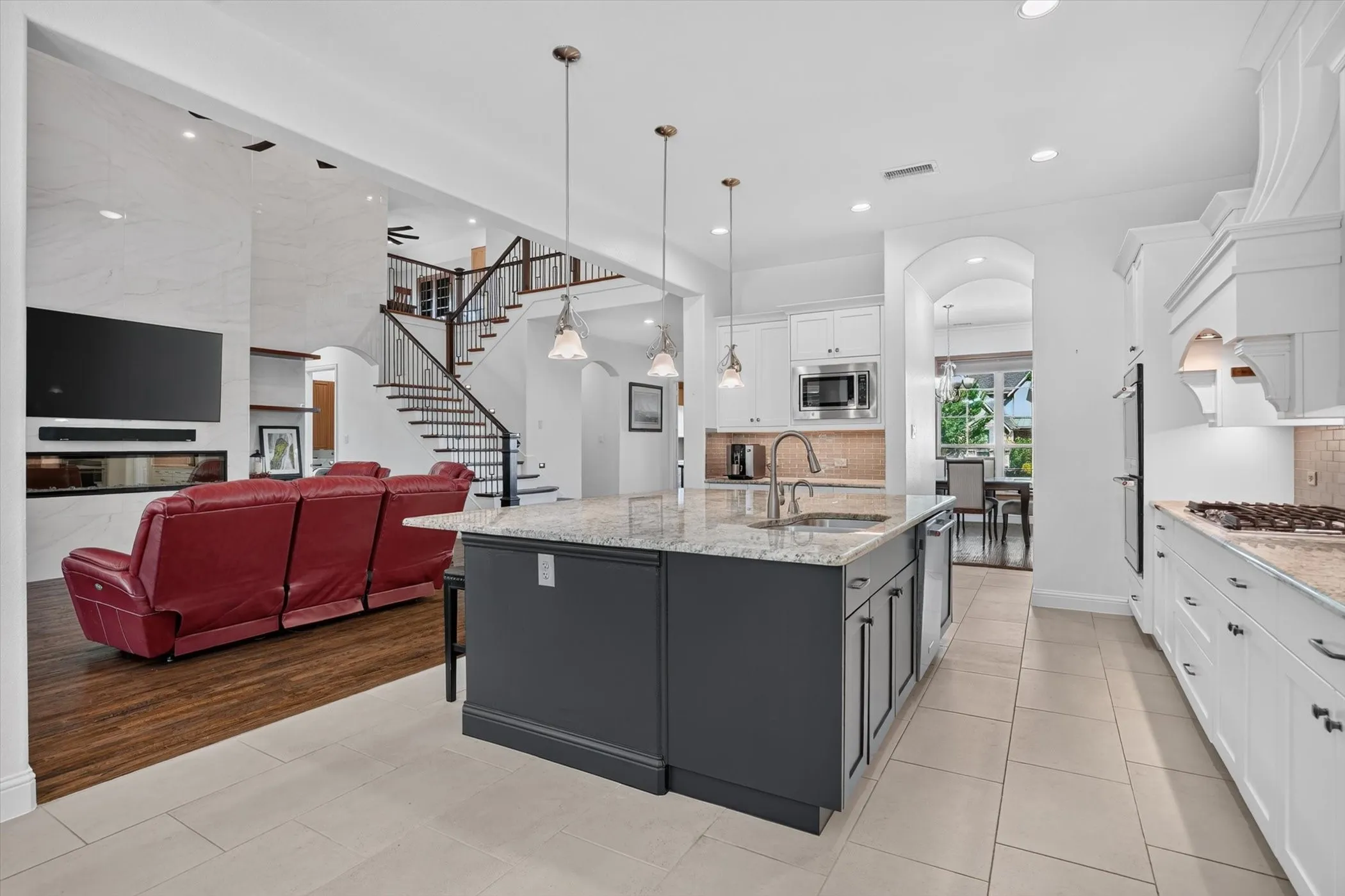 Single Family Residence For Sale in Denton County , 6627 Dolan Falls Dr, Argyle, Texas 76226, 5 Bedroom, 5 Bathroom, 3 Garage spaces, 4,240 Sqft, built in 2016, mls#21306331, Real Estate Agent in Argyle, Homes For Sale in Denton county, Homes For Sale in Argyle, Realtor in Argyle Texas, Real Estate Brokerage Independent Realty Texas, Luminita Cordes Realtor