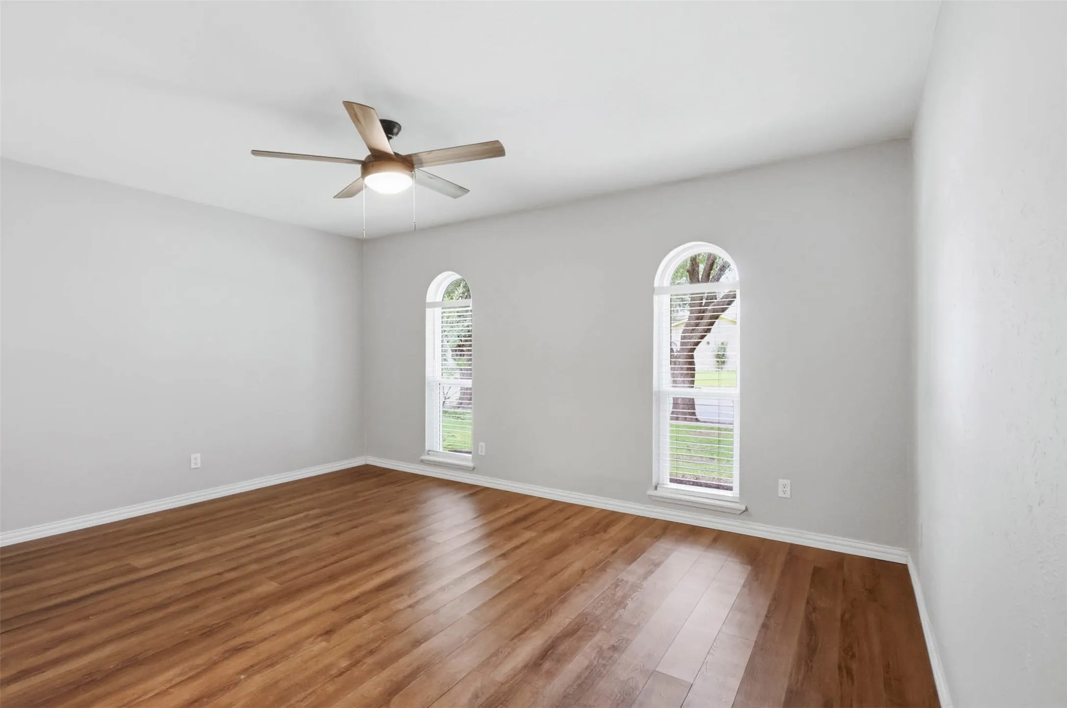 Single Family Residence For Sale in Denton County , 3122 Furneaux Lane, Carrollton, Texas 75007, 3 Bedroom, 2 Bathroom, 2 Garage spaces, 1,437 Sqft, built in 1973, mls#21303280, Real Estate Agent in Carrollton, Homes For Sale in Denton county, Homes For Sale in Carrollton, Realtor in Carrollton Texas, Real Estate Brokerage Independent Realty Texas, Luminita Cordes Realtor