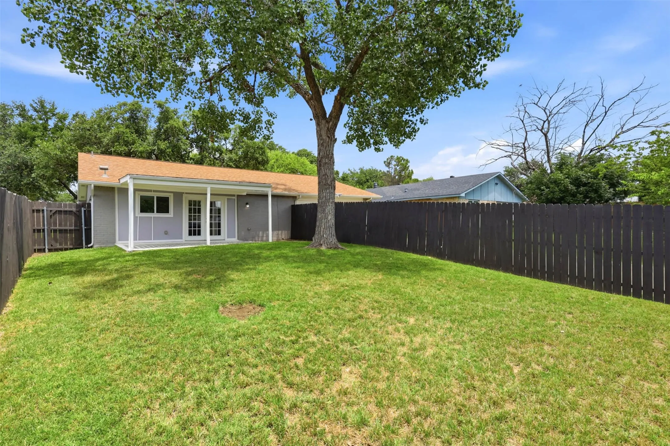 Single Family Residence For Sale in Denton County , 3122 Furneaux Lane, Carrollton, Texas 75007, 3 Bedroom, 2 Bathroom, 2 Garage spaces, 1,437 Sqft, built in 1973, mls#21303280, Real Estate Agent in Carrollton, Homes For Sale in Denton county, Homes For Sale in Carrollton, Realtor in Carrollton Texas, Real Estate Brokerage Independent Realty Texas, Luminita Cordes Realtor
