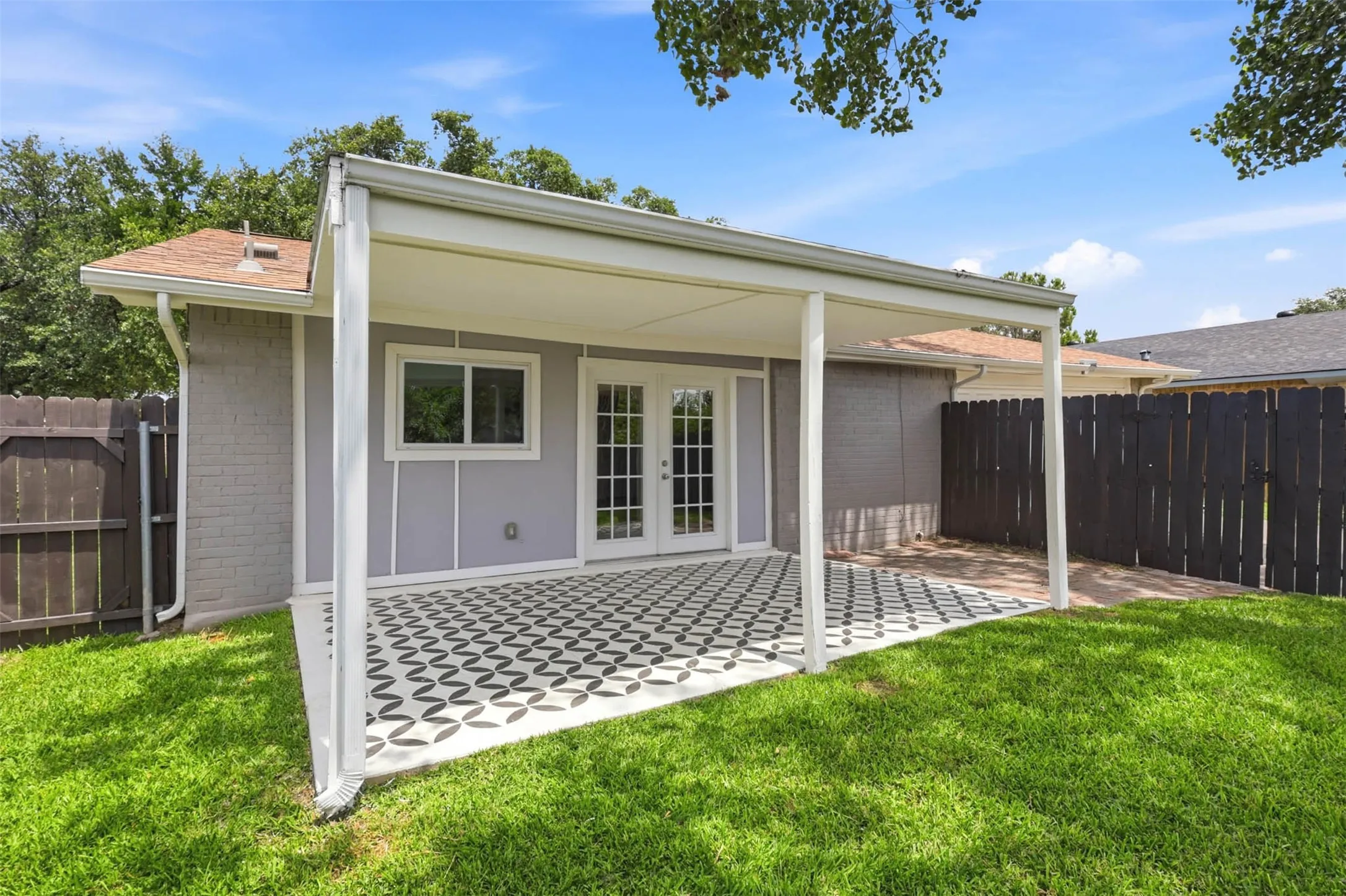 Single Family Residence For Sale in Denton County , 3122 Furneaux Lane, Carrollton, Texas 75007, 3 Bedroom, 2 Bathroom, 2 Garage spaces, 1,437 Sqft, built in 1973, mls#21303280, Real Estate Agent in Carrollton, Homes For Sale in Denton county, Homes For Sale in Carrollton, Realtor in Carrollton Texas, Real Estate Brokerage Independent Realty Texas, Luminita Cordes Realtor