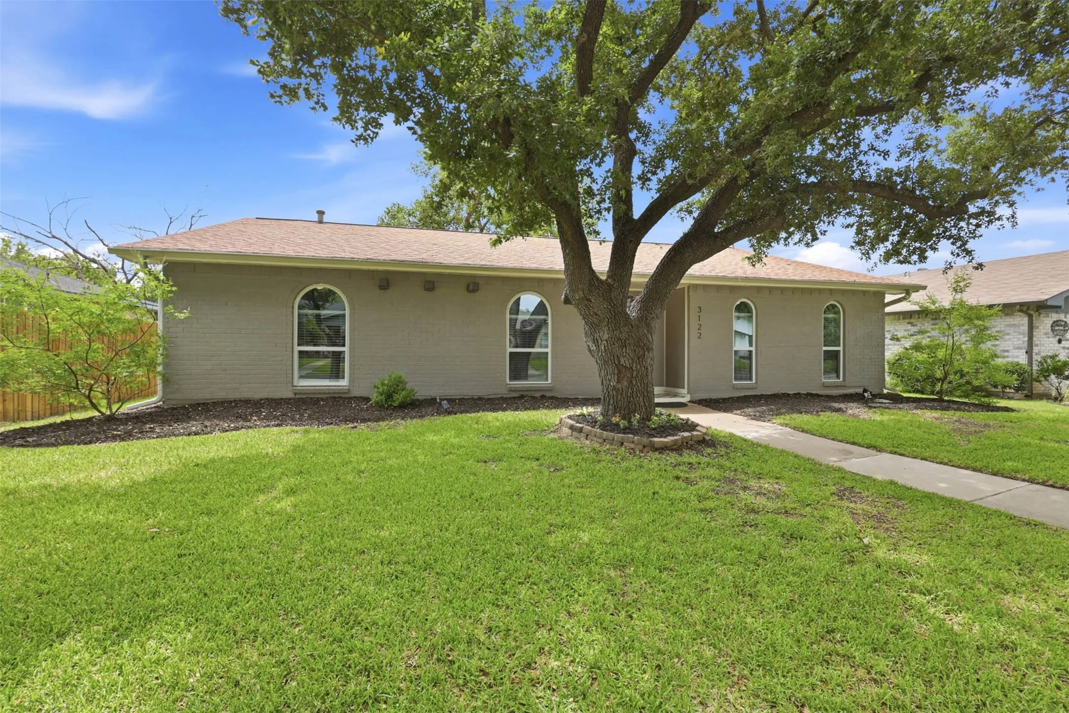 Single Family Residence For Sale in Denton County , 3122 Furneaux Lane, Carrollton, Texas 75007, 3 Bedroom, 2 Bathroom, 2 Garage spaces, 1,437 Sqft, built in 1973, mls#21303280, Real Estate Agent in Carrollton, Homes For Sale in Denton county, Homes For Sale in Carrollton, Realtor in Carrollton Texas, Real Estate Brokerage Independent Realty Texas, Luminita Cordes Realtor