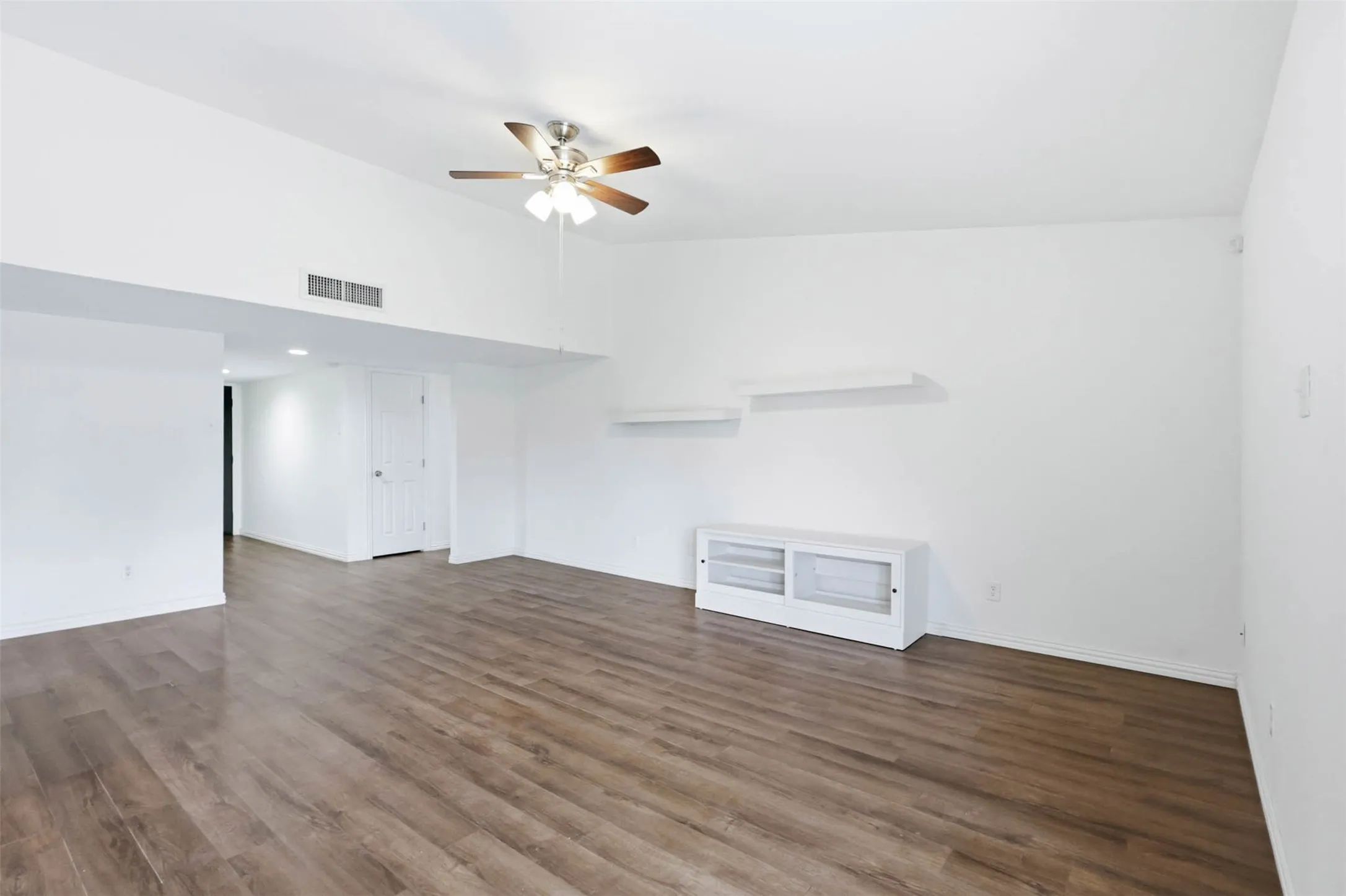 Single Family Residence For Sale in Denton County , 3122 Furneaux Lane, Carrollton, Texas 75007, 3 Bedroom, 2 Bathroom, 2 Garage spaces, 1,437 Sqft, built in 1973, mls#21303280, Real Estate Agent in Carrollton, Homes For Sale in Denton county, Homes For Sale in Carrollton, Realtor in Carrollton Texas, Real Estate Brokerage Independent Realty Texas, Luminita Cordes Realtor