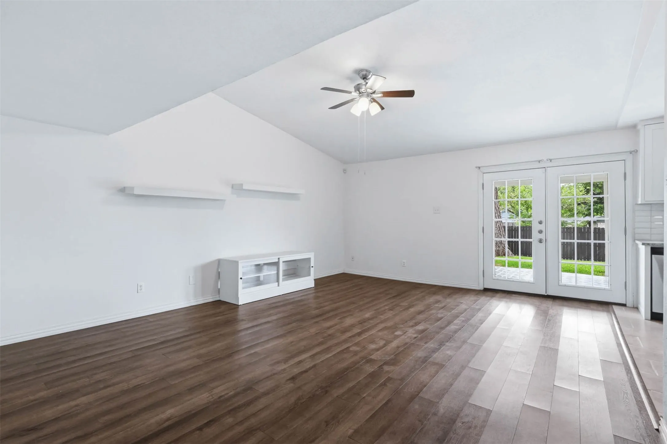 Single Family Residence For Sale in Denton County , 3122 Furneaux Lane, Carrollton, Texas 75007, 3 Bedroom, 2 Bathroom, 2 Garage spaces, 1,437 Sqft, built in 1973, mls#21303280, Real Estate Agent in Carrollton, Homes For Sale in Denton county, Homes For Sale in Carrollton, Realtor in Carrollton Texas, Real Estate Brokerage Independent Realty Texas, Luminita Cordes Realtor