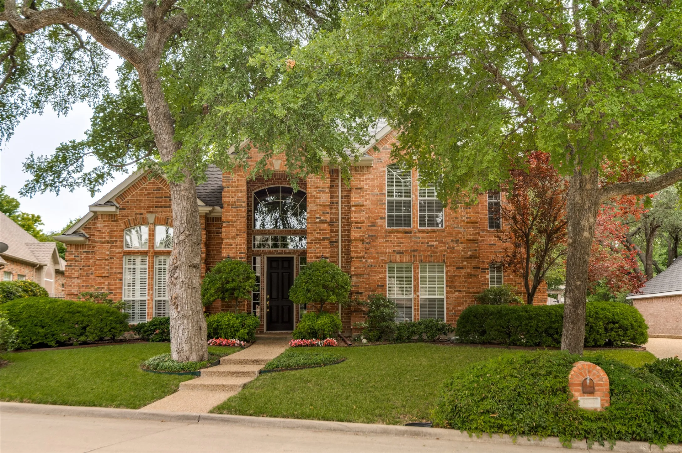 Single Family Residence For Sale in Collin County , 2820 Creek Bend, Mc Kinney, Texas 75072, 4 Bedroom, 4 Bathroom, 2 Garage spaces, 3,096 Sqft, built in 1993, mls#21305813, Real Estate Agent in Mc Kinney, Homes For Sale in Collin county, Homes For Sale in Mc Kinney, Realtor in Mc Kinney Texas, Real Estate Brokerage Independent Realty Texas, Luminita Cordes Realtor