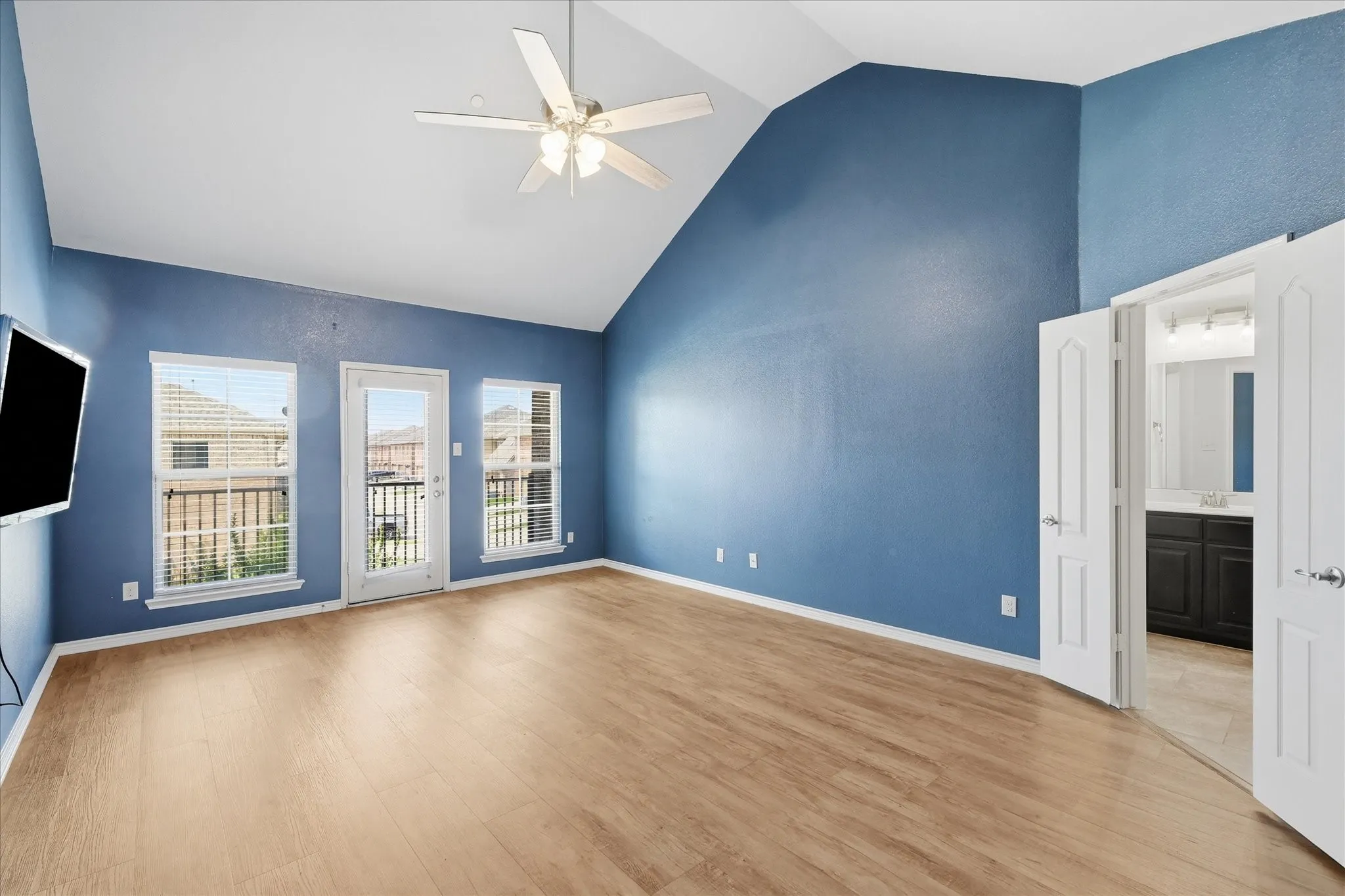 Townhouse For Sale in Denton County , 1408 Arapaho Drive, Carrollton, Texas 75010, 3 Bedroom, 3 Bathroom, 2 Garage spaces, 1,749 Sqft, built in 2013, mls#21305931, Real Estate Agent in Carrollton, Homes For Sale in Denton county, Homes For Sale in Carrollton, Realtor in Carrollton Texas, Real Estate Brokerage Independent Realty Texas, Luminita Cordes Realtor
