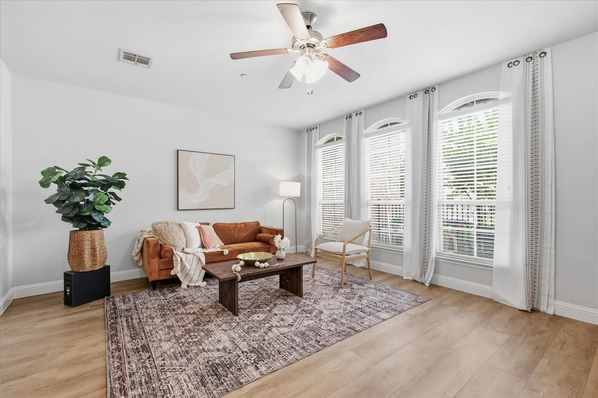 Townhouse For Sale in Denton County , 1408 Arapaho Drive, Carrollton, Texas 75010, 3 Bedroom, 3 Bathroom, 2 Garage spaces, 1,749 Sqft, built in 2013, mls#21305931, Real Estate Agent in Carrollton, Homes For Sale in Denton county, Homes For Sale in Carrollton, Realtor in Carrollton Texas, Real Estate Brokerage Independent Realty Texas, Luminita Cordes Realtor