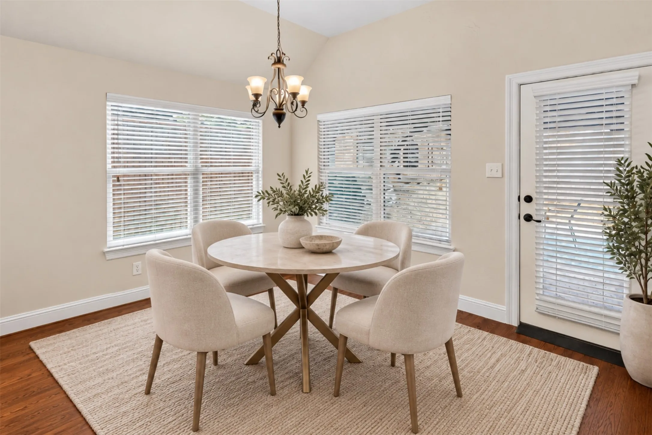 Single Family Residence For Sale in Collin County , 14888 Story Lane, Frisco, Texas 75035, 3 Bedroom, 3 Bathroom, 3 Garage spaces, 3,081 Sqft, built in 2010, mls#21297566, Real Estate Agent in Frisco, Homes For Sale in Collin county, Homes For Sale in Frisco, Realtor in Frisco Texas, Real Estate Brokerage Independent Realty Texas, Luminita Cordes Realtor