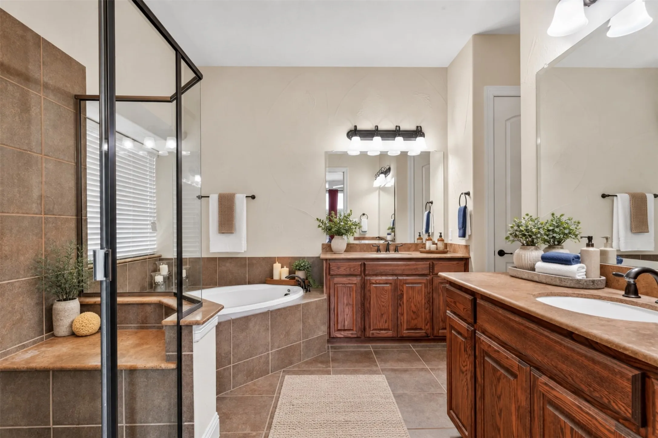 Single Family Residence For Sale in Collin County , 14888 Story Lane, Frisco, Texas 75035, 3 Bedroom, 3 Bathroom, 3 Garage spaces, 3,081 Sqft, built in 2010, mls#21297566, Real Estate Agent in Frisco, Homes For Sale in Collin county, Homes For Sale in Frisco, Realtor in Frisco Texas, Real Estate Brokerage Independent Realty Texas, Luminita Cordes Realtor
