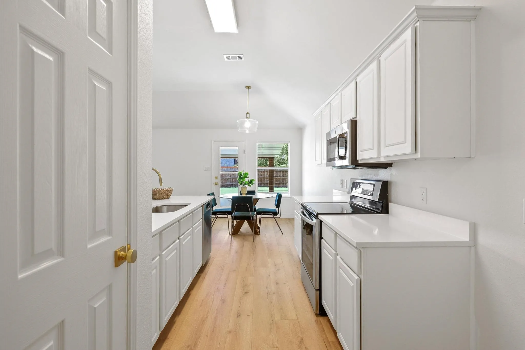 Single Family Residence For Sale in Collin County , 1204 Bayside Drive, Wylie, Texas 75098, 3 Bedroom, 2 Bathroom, 2 Garage spaces, 1,859 Sqft, built in 2002, mls#21288003, Real Estate Agent in Wylie, Homes For Sale in Collin county, Homes For Sale in Wylie, Realtor in Wylie Texas, Real Estate Brokerage Independent Realty Texas, Luminita Cordes Realtor