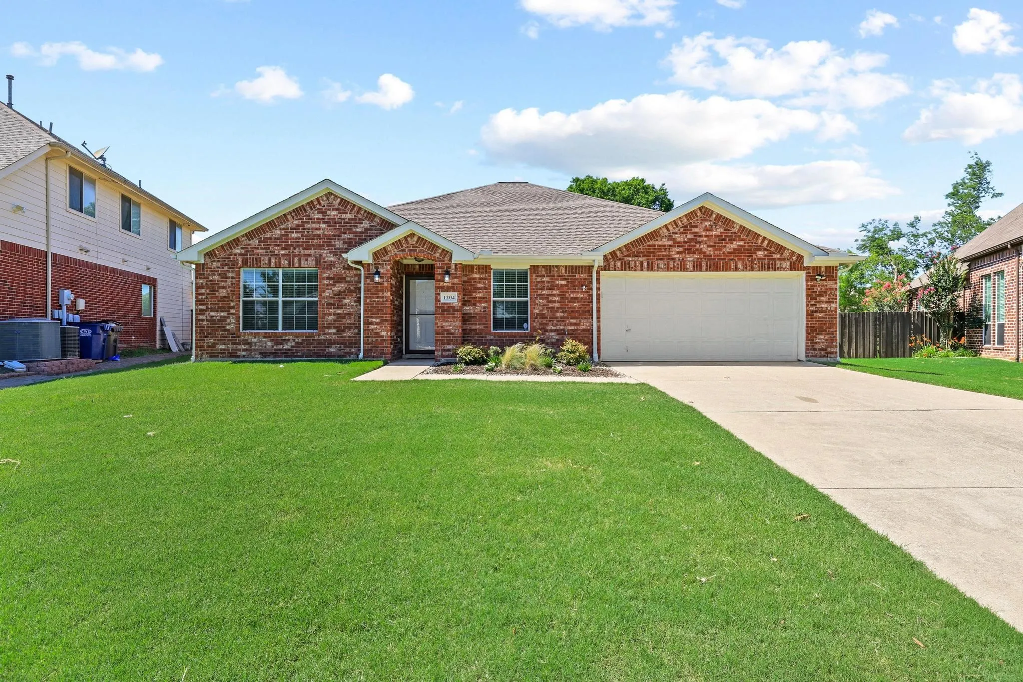 Single Family Residence For Sale in Collin County , 1204 Bayside Drive, Wylie, Texas 75098, 3 Bedroom, 2 Bathroom, 2 Garage spaces, 1,859 Sqft, built in 2002, mls#21288003, Real Estate Agent in Wylie, Homes For Sale in Collin county, Homes For Sale in Wylie, Realtor in Wylie Texas, Real Estate Brokerage Independent Realty Texas, Luminita Cordes Realtor
