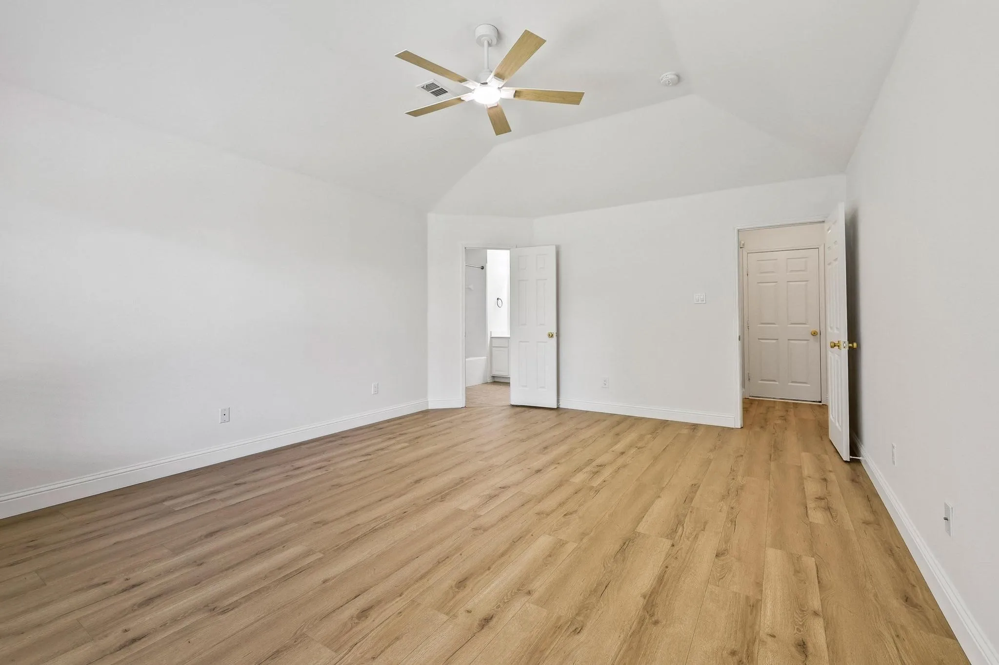 Single Family Residence For Sale in Collin County , 1204 Bayside Drive, Wylie, Texas 75098, 3 Bedroom, 2 Bathroom, 2 Garage spaces, 1,859 Sqft, built in 2002, mls#21288003, Real Estate Agent in Wylie, Homes For Sale in Collin county, Homes For Sale in Wylie, Realtor in Wylie Texas, Real Estate Brokerage Independent Realty Texas, Luminita Cordes Realtor