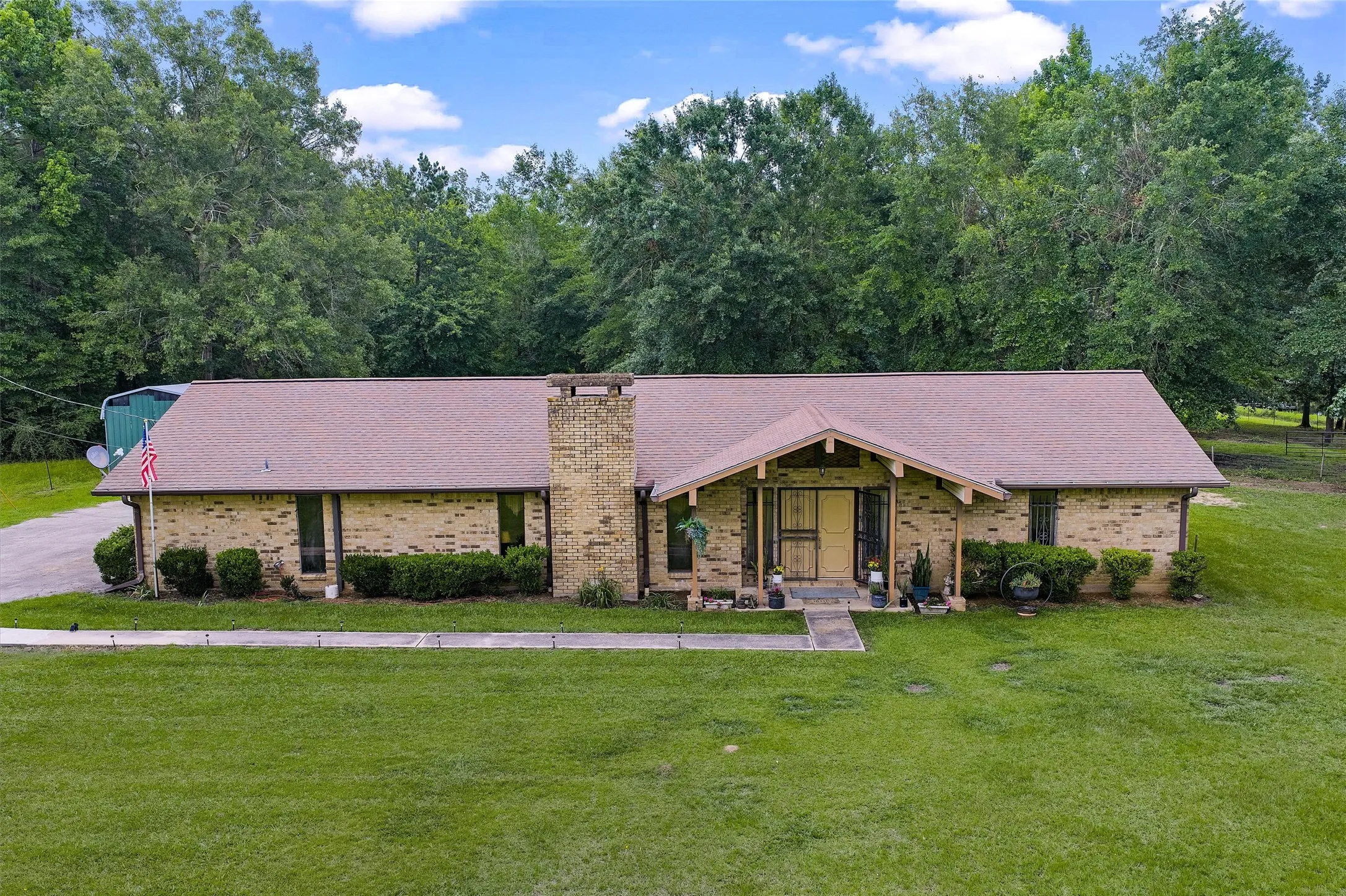 Farm For Sale in Shelby County , 4358 Fm 947, Timpson, Texas 75975, 2 Bedroom, 2 Bathroom, 2 Garage spaces, 1,778 Sqft, built in 1979, mls#21300239, Real Estate Agent in Timpson, Homes For Sale in Shelby county, Homes For Sale in Timpson, Realtor in Timpson Texas, Real Estate Brokerage Independent Realty Texas, Luminita Cordes Realtor