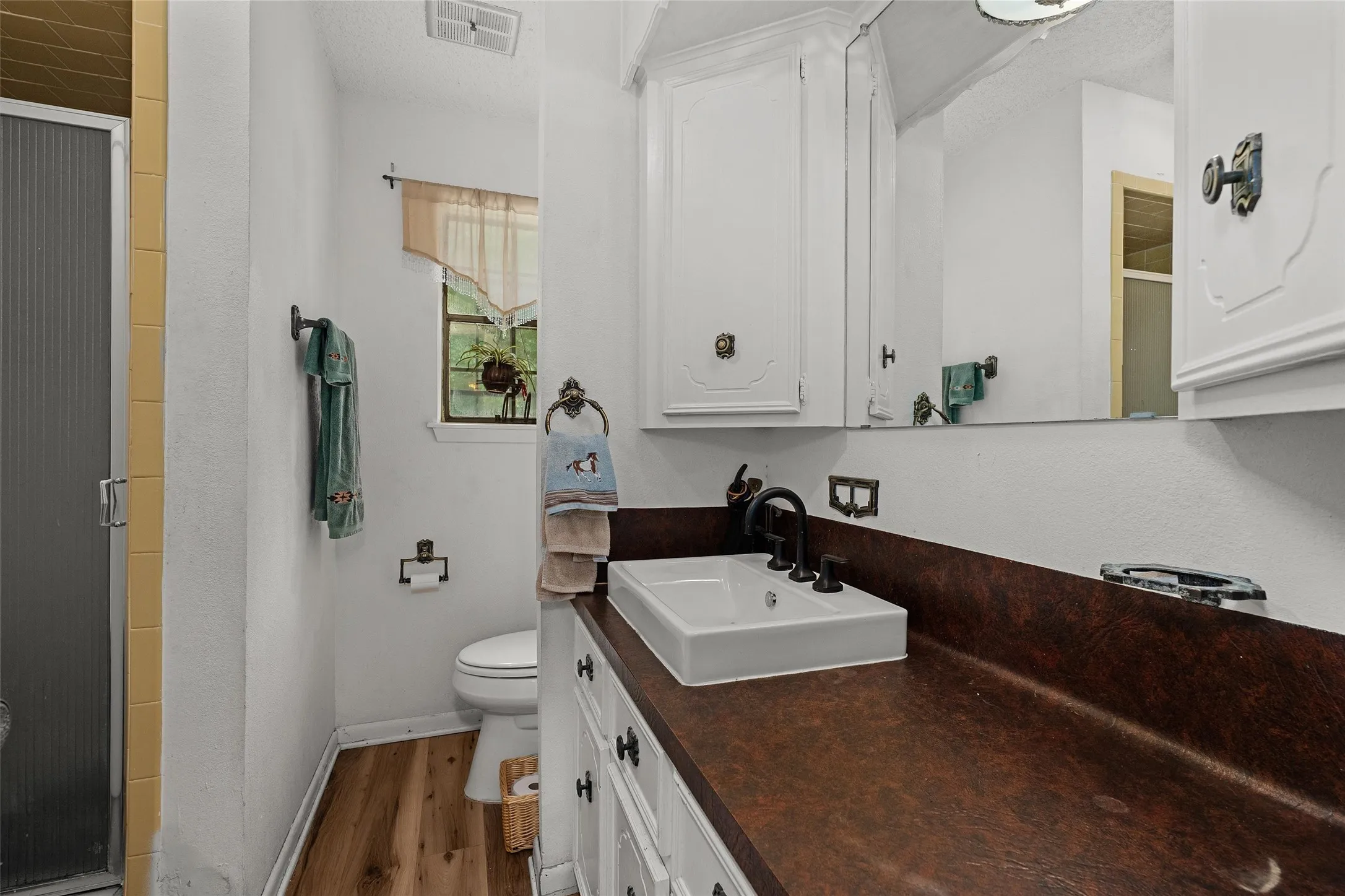 Farm For Sale in Shelby County , 4358 Fm 947, Timpson, Texas 75975, 2 Bedroom, 2 Bathroom, 2 Garage spaces, 1,778 Sqft, built in 1979, mls#21300239, Real Estate Agent in Timpson, Homes For Sale in Shelby county, Homes For Sale in Timpson, Realtor in Timpson Texas, Real Estate Brokerage Independent Realty Texas, Luminita Cordes Realtor