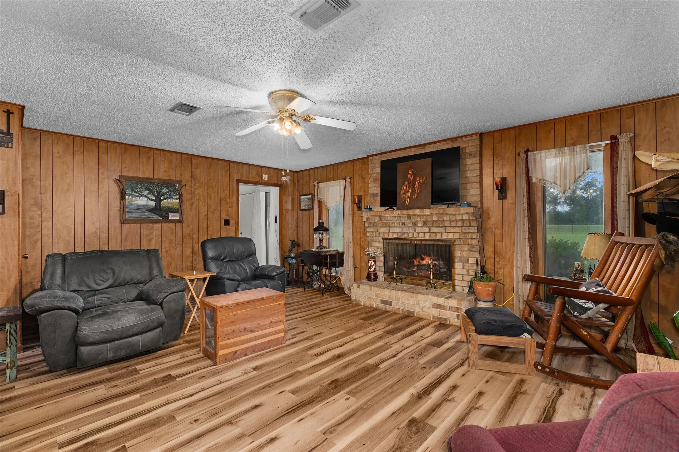 Farm For Sale in Shelby County , 4358 Fm 947, Timpson, Texas 75975, 2 Bedroom, 2 Bathroom, 2 Garage spaces, 1,778 Sqft, built in 1979, mls#21300239, Real Estate Agent in Timpson, Homes For Sale in Shelby county, Homes For Sale in Timpson, Realtor in Timpson Texas, Real Estate Brokerage Independent Realty Texas, Luminita Cordes Realtor