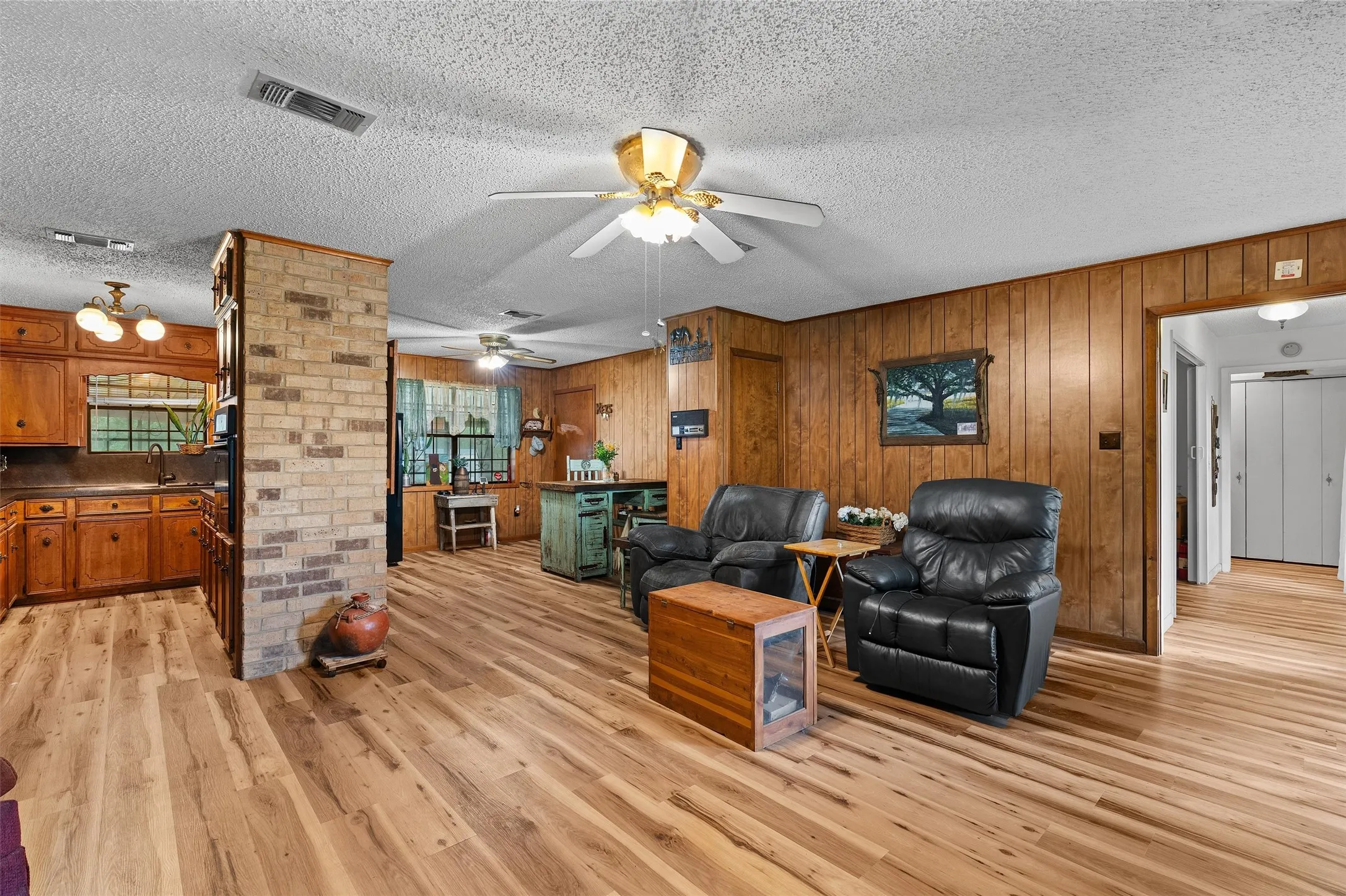 Farm For Sale in Shelby County , 4358 Fm 947, Timpson, Texas 75975, 2 Bedroom, 2 Bathroom, 2 Garage spaces, 1,778 Sqft, built in 1979, mls#21300239, Real Estate Agent in Timpson, Homes For Sale in Shelby county, Homes For Sale in Timpson, Realtor in Timpson Texas, Real Estate Brokerage Independent Realty Texas, Luminita Cordes Realtor