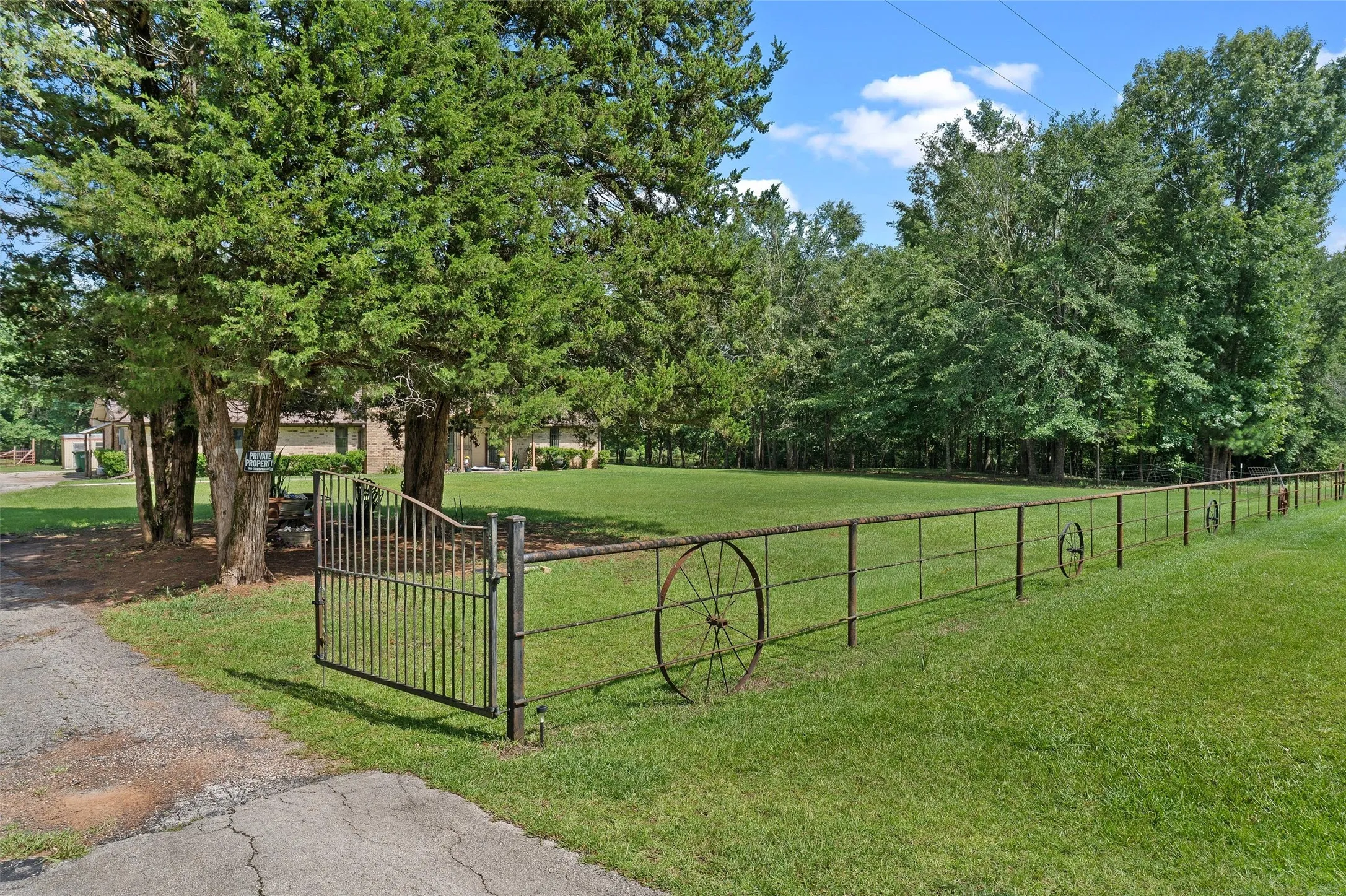 Farm For Sale in Shelby County , 4358 Fm 947, Timpson, Texas 75975, 2 Bedroom, 2 Bathroom, 2 Garage spaces, 1,778 Sqft, built in 1979, mls#21300239, Real Estate Agent in Timpson, Homes For Sale in Shelby county, Homes For Sale in Timpson, Realtor in Timpson Texas, Real Estate Brokerage Independent Realty Texas, Luminita Cordes Realtor