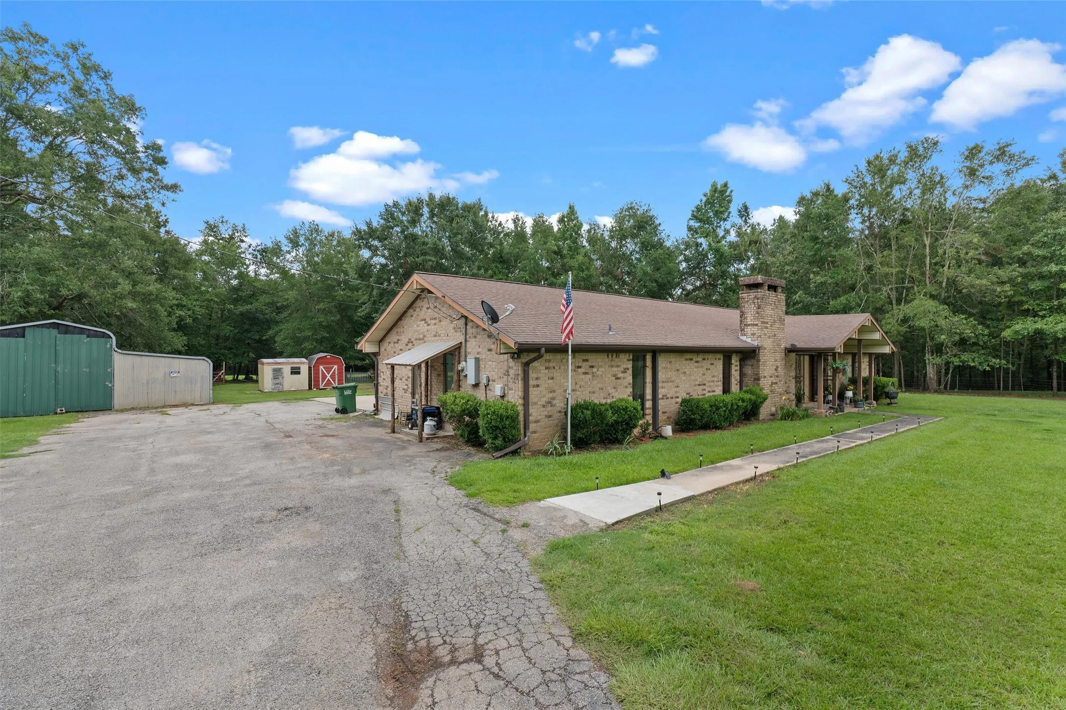 Farm For Sale in Shelby County , 4358 Fm 947, Timpson, Texas 75975, 2 Bedroom, 2 Bathroom, 2 Garage spaces, 1,778 Sqft, built in 1979, mls#21300239, Real Estate Agent in Timpson, Homes For Sale in Shelby county, Homes For Sale in Timpson, Realtor in Timpson Texas, Real Estate Brokerage Independent Realty Texas, Luminita Cordes Realtor