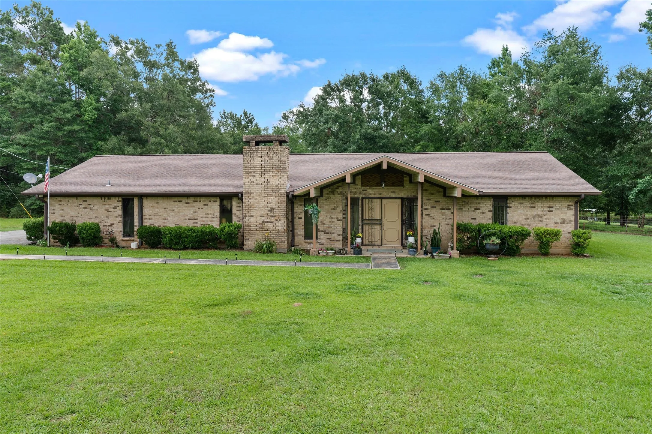 Farm For Sale in Shelby County , 4358 Fm 947, Timpson, Texas 75975, 2 Bedroom, 2 Bathroom, 2 Garage spaces, 1,778 Sqft, built in 1979, mls#21300239, Real Estate Agent in Timpson, Homes For Sale in Shelby county, Homes For Sale in Timpson, Realtor in Timpson Texas, Real Estate Brokerage Independent Realty Texas, Luminita Cordes Realtor