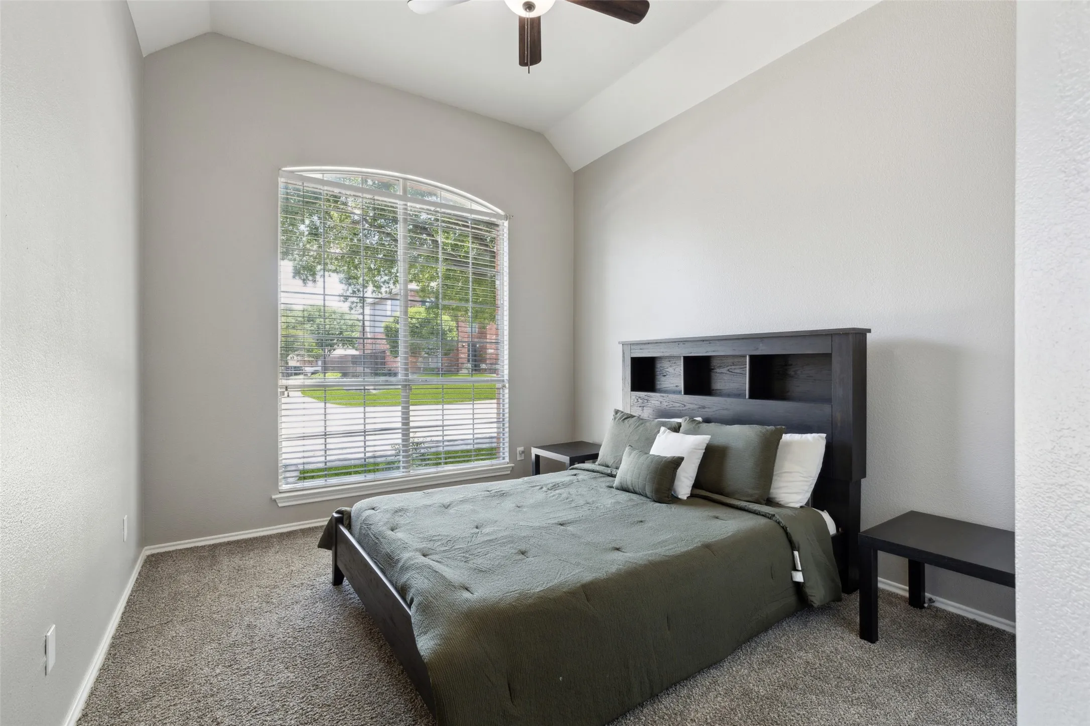 Single Family Residence For Sale in Collin County , 400 Sparrow Hawk, Mc Kinney, Texas 75072, 4 Bedrooms, 3 Bathrooms, 2 Garage spaces, 2,327 Sqft, built in 1998, Price $485,000, mls#21300244, Real Estate Agent in Mc Kinney, Homes For Sale in Collin county, Homes For Sale in Mc Kinney, Realtor in Mc Kinney Texas, Real Estate Brokerage Independent Realty Texas, Luminita Cordes Realtor