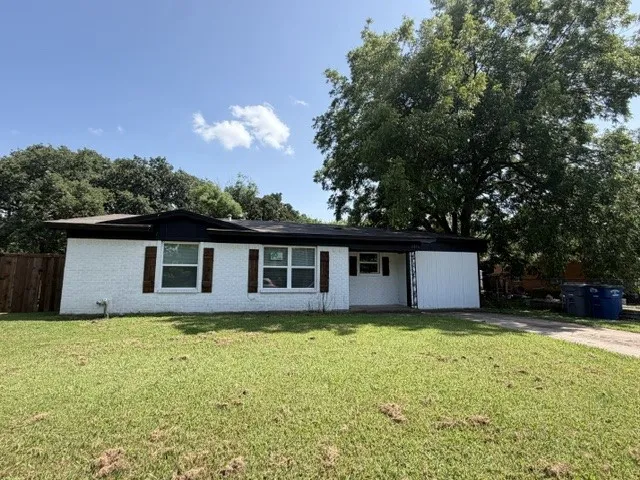 Single Family Residence For Sale in Dallas County , 6836 Western Hills Drive, Dallas, Texas 75217, 3 Bedrooms, 1 Bathroom, 1 Garage spaces, 1,191 Sqft, built in 1959, Price $235,000, mls#21307132, Real Estate Agent in Dallas, Homes For Sale in Dallas county, Homes For Sale in Dallas, Realtor in Dallas Texas, Real Estate Brokerage Independent Realty Texas, Luminita Cordes Realtor
