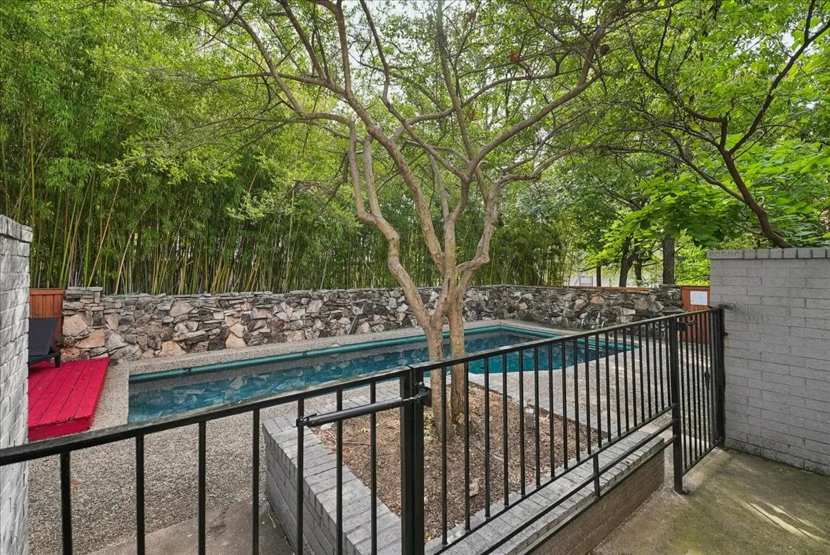 Townhouse For Rent in Dallas County , 3618 Gillespie Street 108, Dallas, Texas 75219, 3 Bedroom, 3 Bathroom, Garage spaces, 1,835 Sqft, built in 1975, mls#21305356, Real Estate Agent in Dallas, Homes For Rent in Dallas county, Homes For Rent in Dallas, Realtor in Dallas Texas, Real Estate Brokerage Independent Realty Texas, Luminita Cordes Realtor