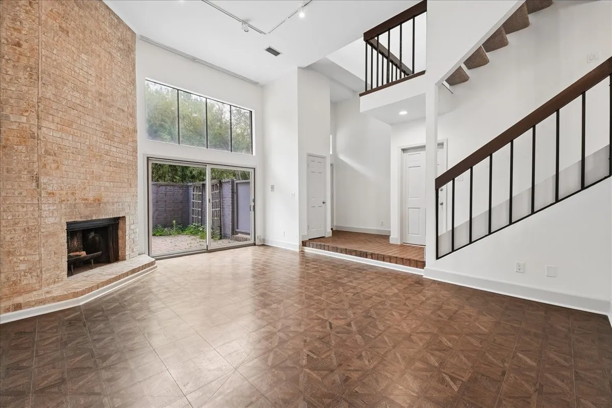 Townhouse For Rent in Dallas County , 3618 Gillespie Street 108, Dallas, Texas 75219, 3 Bedroom, 3 Bathroom, Garage spaces, 1,835 Sqft, built in 1975, mls#21305356, Real Estate Agent in Dallas, Homes For Rent in Dallas county, Homes For Rent in Dallas, Realtor in Dallas Texas, Real Estate Brokerage Independent Realty Texas, Luminita Cordes Realtor