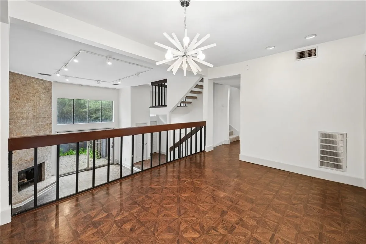 Townhouse For Rent in Dallas County , 3618 Gillespie Street 108, Dallas, Texas 75219, 3 Bedroom, 3 Bathroom, Garage spaces, 1,835 Sqft, built in 1975, mls#21305356, Real Estate Agent in Dallas, Homes For Rent in Dallas county, Homes For Rent in Dallas, Realtor in Dallas Texas, Real Estate Brokerage Independent Realty Texas, Luminita Cordes Realtor