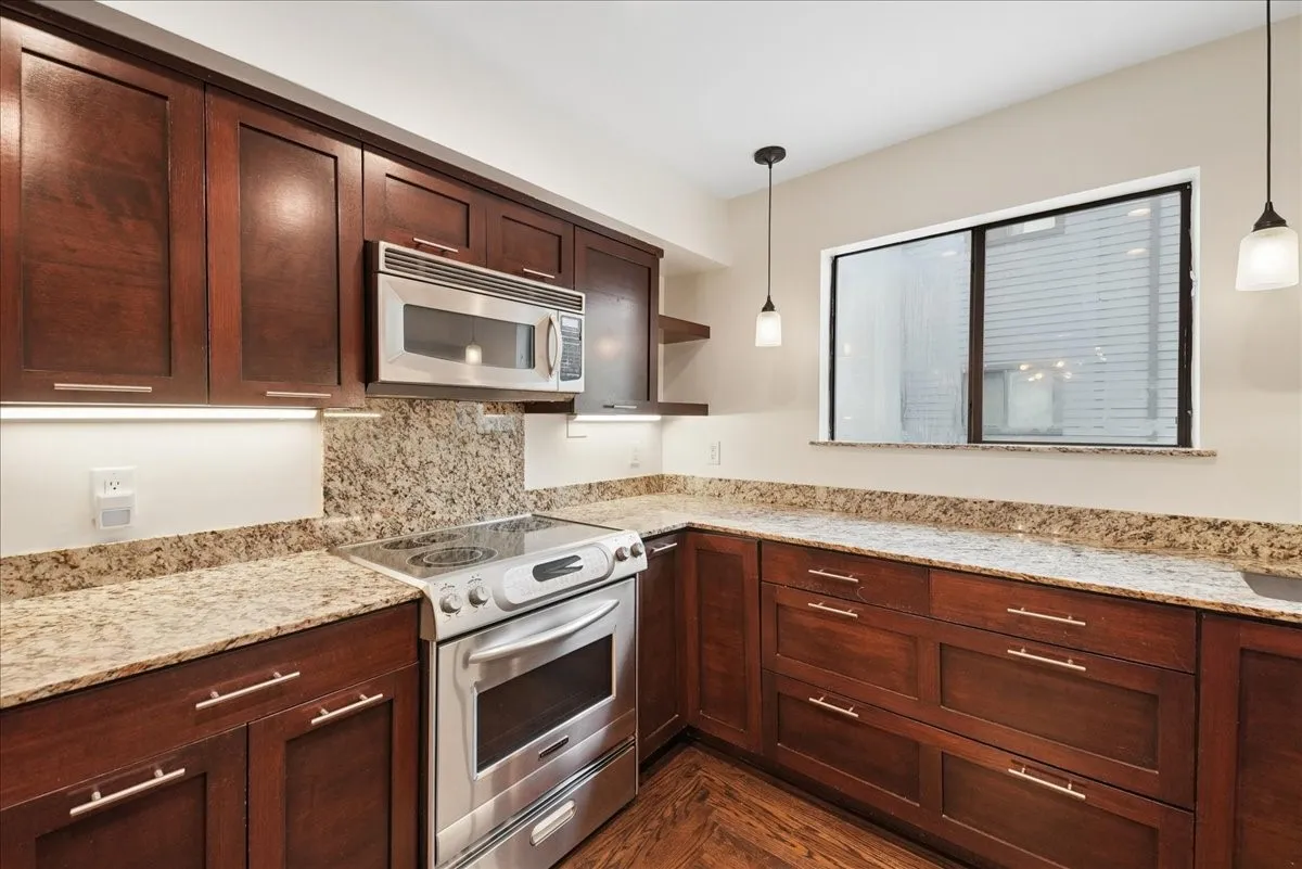 Townhouse For Rent in Dallas County , 3618 Gillespie Street 108, Dallas, Texas 75219, 3 Bedroom, 3 Bathroom, Garage spaces, 1,835 Sqft, built in 1975, mls#21305356, Real Estate Agent in Dallas, Homes For Rent in Dallas county, Homes For Rent in Dallas, Realtor in Dallas Texas, Real Estate Brokerage Independent Realty Texas, Luminita Cordes Realtor