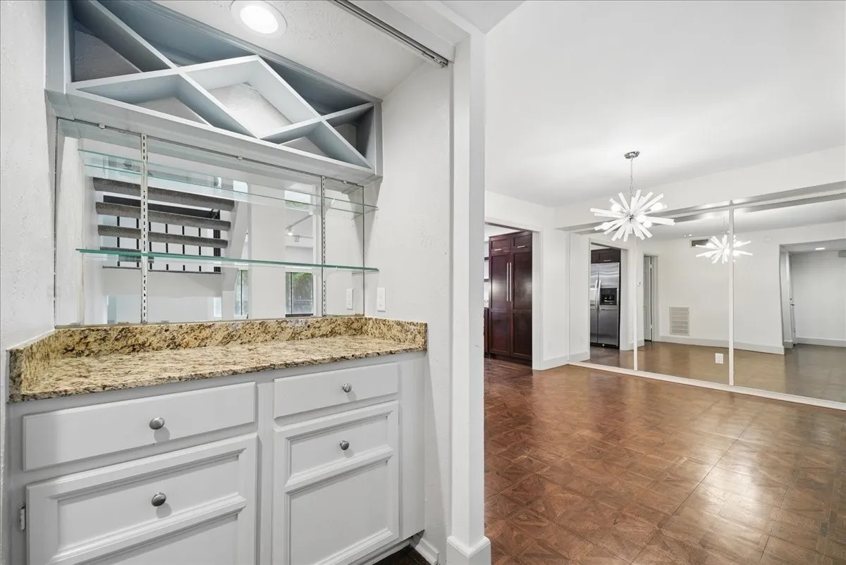 Townhouse For Rent in Dallas County , 3618 Gillespie Street 108, Dallas, Texas 75219, 3 Bedroom, 3 Bathroom, Garage spaces, 1,835 Sqft, built in 1975, mls#21305356, Real Estate Agent in Dallas, Homes For Rent in Dallas county, Homes For Rent in Dallas, Realtor in Dallas Texas, Real Estate Brokerage Independent Realty Texas, Luminita Cordes Realtor