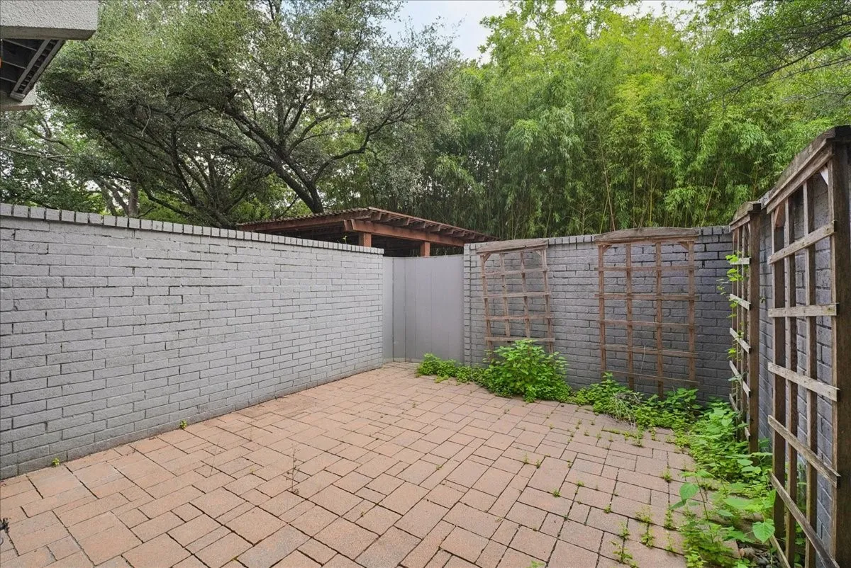 Townhouse For Rent in Dallas County , 3618 Gillespie Street 108, Dallas, Texas 75219, 3 Bedroom, 3 Bathroom, Garage spaces, 1,835 Sqft, built in 1975, mls#21305356, Real Estate Agent in Dallas, Homes For Rent in Dallas county, Homes For Rent in Dallas, Realtor in Dallas Texas, Real Estate Brokerage Independent Realty Texas, Luminita Cordes Realtor