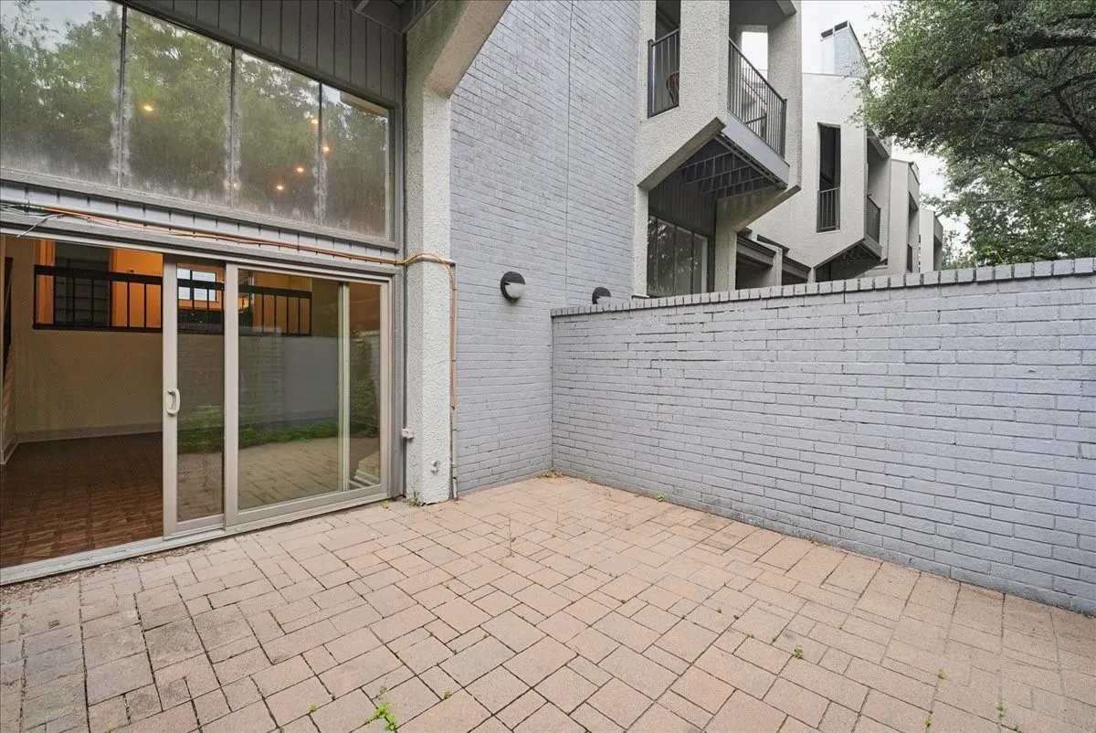 Townhouse For Rent in Dallas County , 3618 Gillespie Street 108, Dallas, Texas 75219, 3 Bedroom, 3 Bathroom, Garage spaces, 1,835 Sqft, built in 1975, mls#21305356, Real Estate Agent in Dallas, Homes For Rent in Dallas county, Homes For Rent in Dallas, Realtor in Dallas Texas, Real Estate Brokerage Independent Realty Texas, Luminita Cordes Realtor