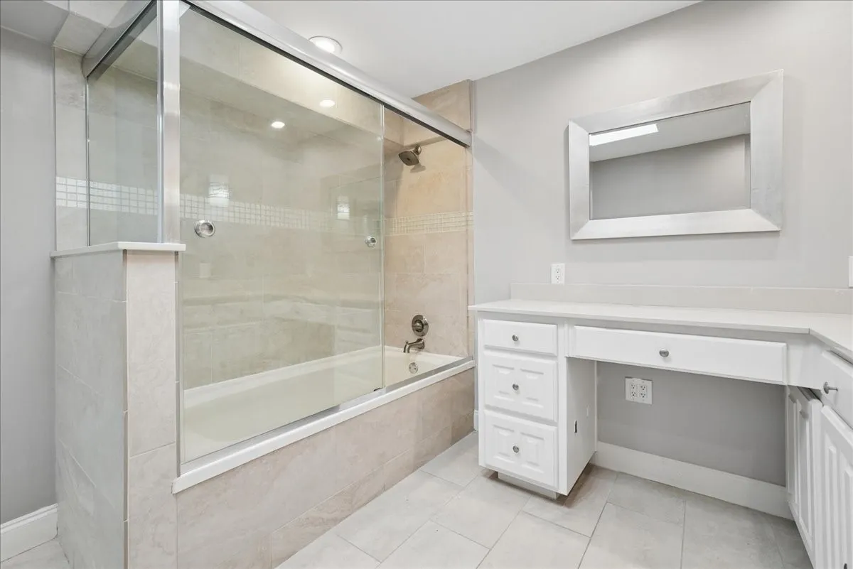 Townhouse For Rent in Dallas County , 3618 Gillespie Street 108, Dallas, Texas 75219, 3 Bedroom, 3 Bathroom, Garage spaces, 1,835 Sqft, built in 1975, mls#21305356, Real Estate Agent in Dallas, Homes For Rent in Dallas county, Homes For Rent in Dallas, Realtor in Dallas Texas, Real Estate Brokerage Independent Realty Texas, Luminita Cordes Realtor