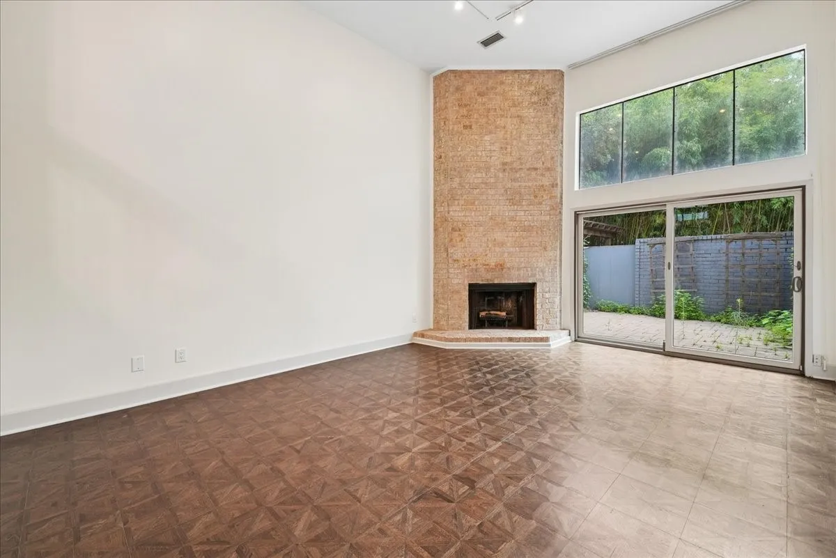 Townhouse For Rent in Dallas County , 3618 Gillespie Street 108, Dallas, Texas 75219, 3 Bedroom, 3 Bathroom, Garage spaces, 1,835 Sqft, built in 1975, mls#21305356, Real Estate Agent in Dallas, Homes For Rent in Dallas county, Homes For Rent in Dallas, Realtor in Dallas Texas, Real Estate Brokerage Independent Realty Texas, Luminita Cordes Realtor