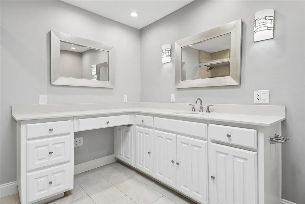 Townhouse For Rent in Dallas County , 3618 Gillespie Street 108, Dallas, Texas 75219, 3 Bedroom, 3 Bathroom, Garage spaces, 1,835 Sqft, built in 1975, mls#21305356, Real Estate Agent in Dallas, Homes For Rent in Dallas county, Homes For Rent in Dallas, Realtor in Dallas Texas, Real Estate Brokerage Independent Realty Texas, Luminita Cordes Realtor