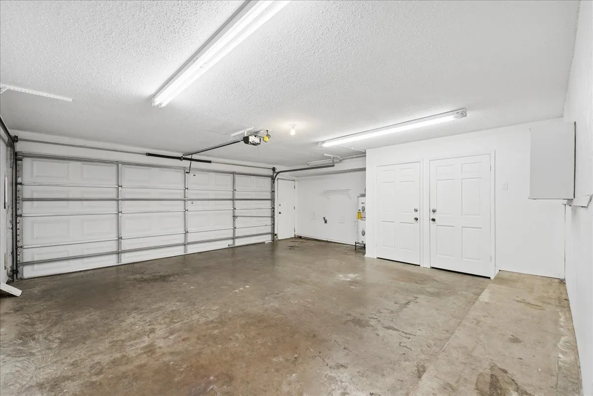Townhouse For Rent in Dallas County , 3618 Gillespie Street 108, Dallas, Texas 75219, 3 Bedroom, 3 Bathroom, Garage spaces, 1,835 Sqft, built in 1975, mls#21305356, Real Estate Agent in Dallas, Homes For Rent in Dallas county, Homes For Rent in Dallas, Realtor in Dallas Texas, Real Estate Brokerage Independent Realty Texas, Luminita Cordes Realtor