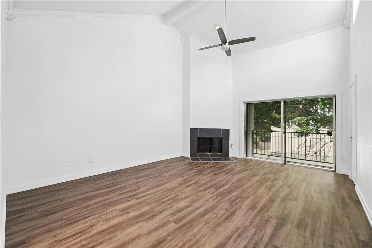 Townhouse For Rent in Dallas County , 3618 Gillespie Street 102, Dallas, Texas 75219, 3 Bedroom, 3 Bathroom, 2 Garage spaces, 1,835 Sqft, built in 1975, mls#21306204, Real Estate Agent in Dallas, Homes For Rent in Dallas county, Homes For Rent in Dallas, Realtor in Dallas Texas, Real Estate Brokerage Independent Realty Texas, Luminita Cordes Realtor