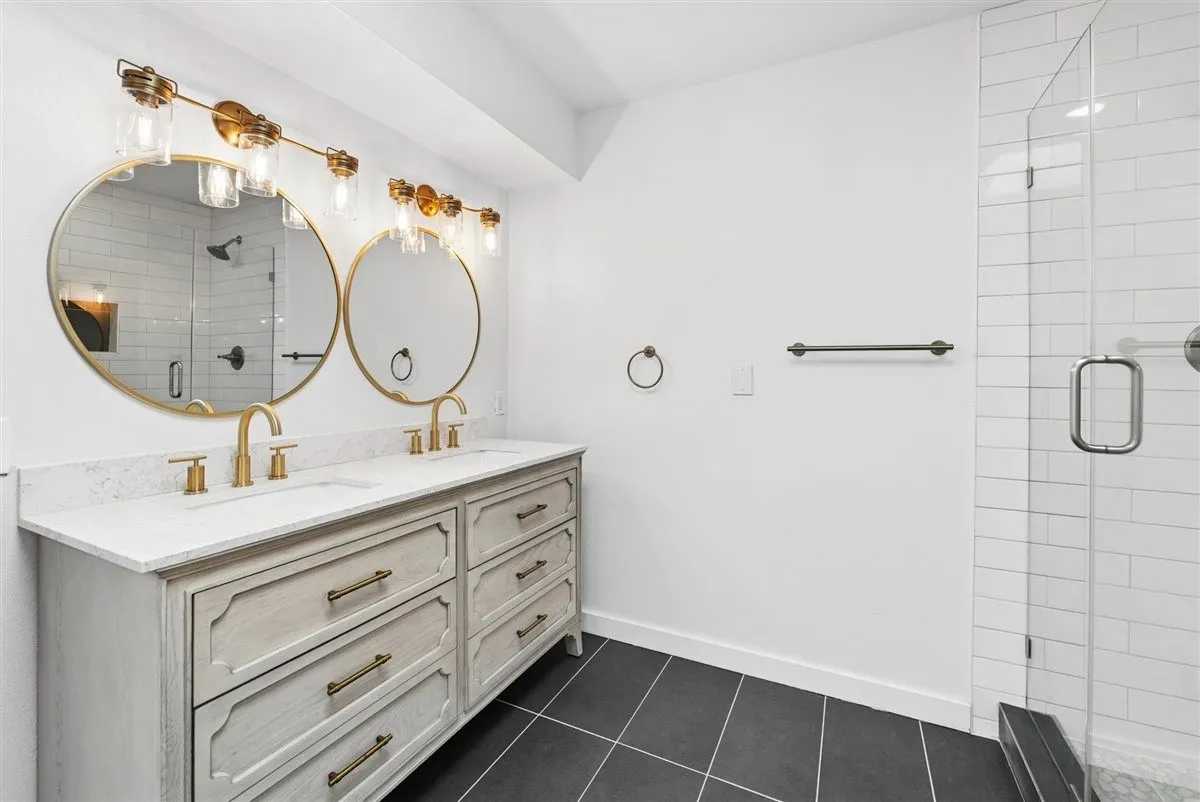 Townhouse For Rent in Dallas County , 3618 Gillespie Street 102, Dallas, Texas 75219, 3 Bedroom, 3 Bathroom, 2 Garage spaces, 1,835 Sqft, built in 1975, mls#21306204, Real Estate Agent in Dallas, Homes For Rent in Dallas county, Homes For Rent in Dallas, Realtor in Dallas Texas, Real Estate Brokerage Independent Realty Texas, Luminita Cordes Realtor