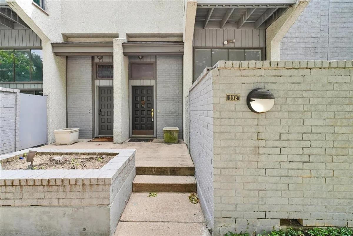 Townhouse For Rent in Dallas County , 3618 Gillespie Street 102, Dallas, Texas 75219, 3 Bedroom, 3 Bathroom, 2 Garage spaces, 1,835 Sqft, built in 1975, mls#21306204, Real Estate Agent in Dallas, Homes For Rent in Dallas county, Homes For Rent in Dallas, Realtor in Dallas Texas, Real Estate Brokerage Independent Realty Texas, Luminita Cordes Realtor