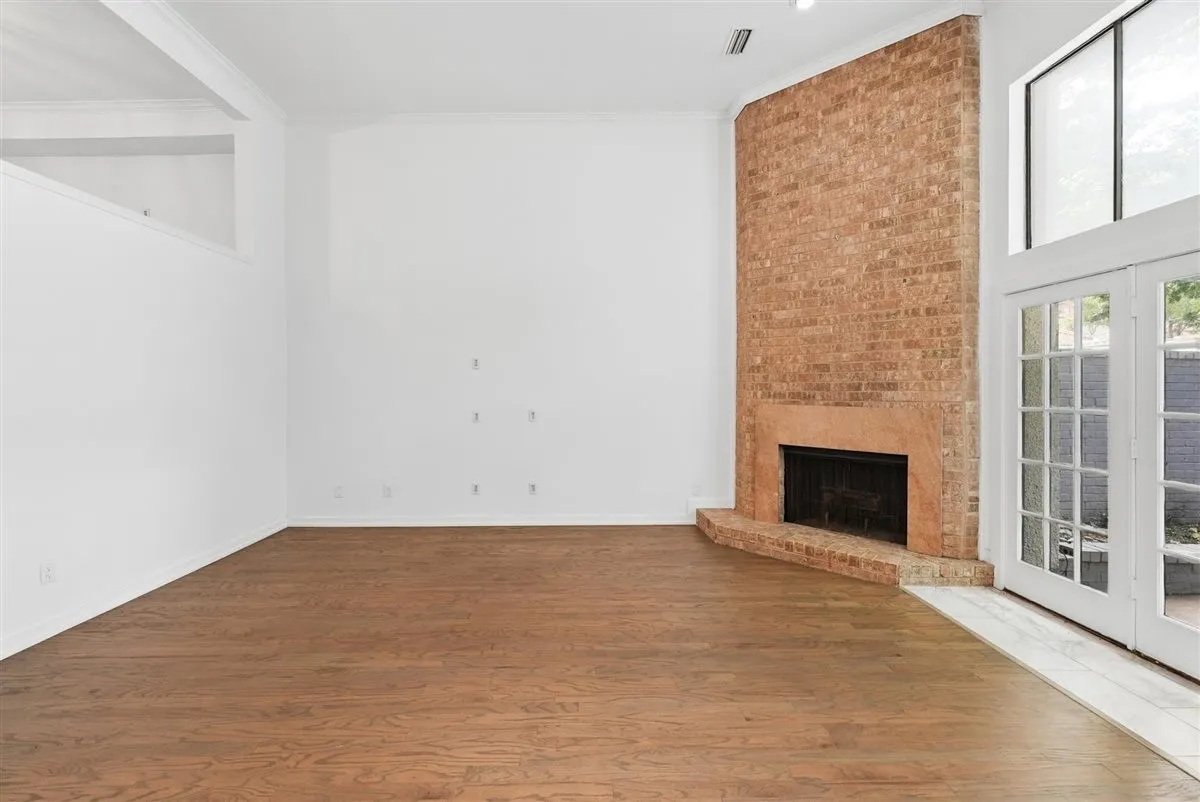 Townhouse For Rent in Dallas County , 3618 Gillespie Street 102, Dallas, Texas 75219, 3 Bedroom, 3 Bathroom, 2 Garage spaces, 1,835 Sqft, built in 1975, mls#21306204, Real Estate Agent in Dallas, Homes For Rent in Dallas county, Homes For Rent in Dallas, Realtor in Dallas Texas, Real Estate Brokerage Independent Realty Texas, Luminita Cordes Realtor